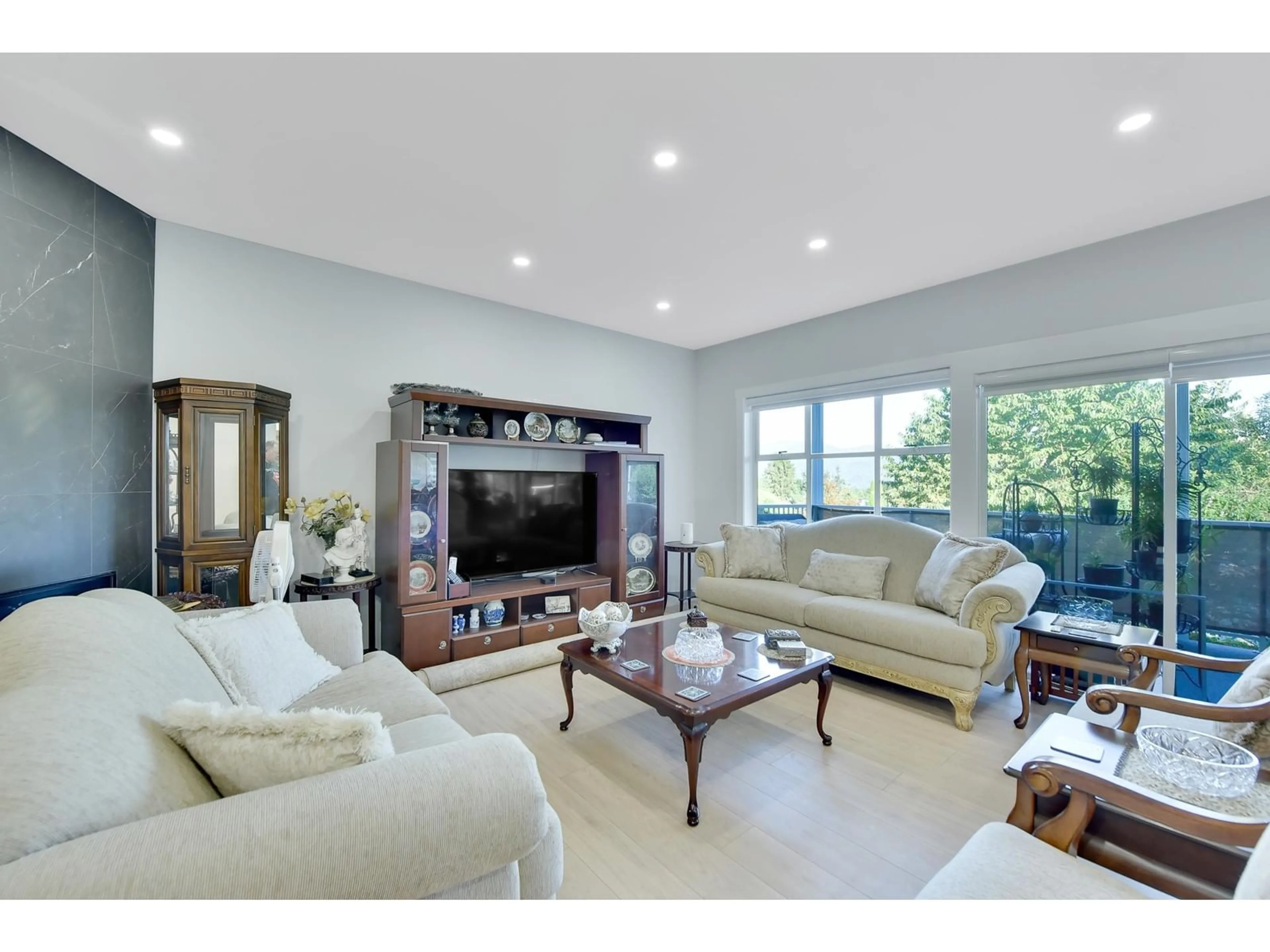 Living room, wood floors for 34228 JASPER AVENUE, Mission British Columbia V2V6P3