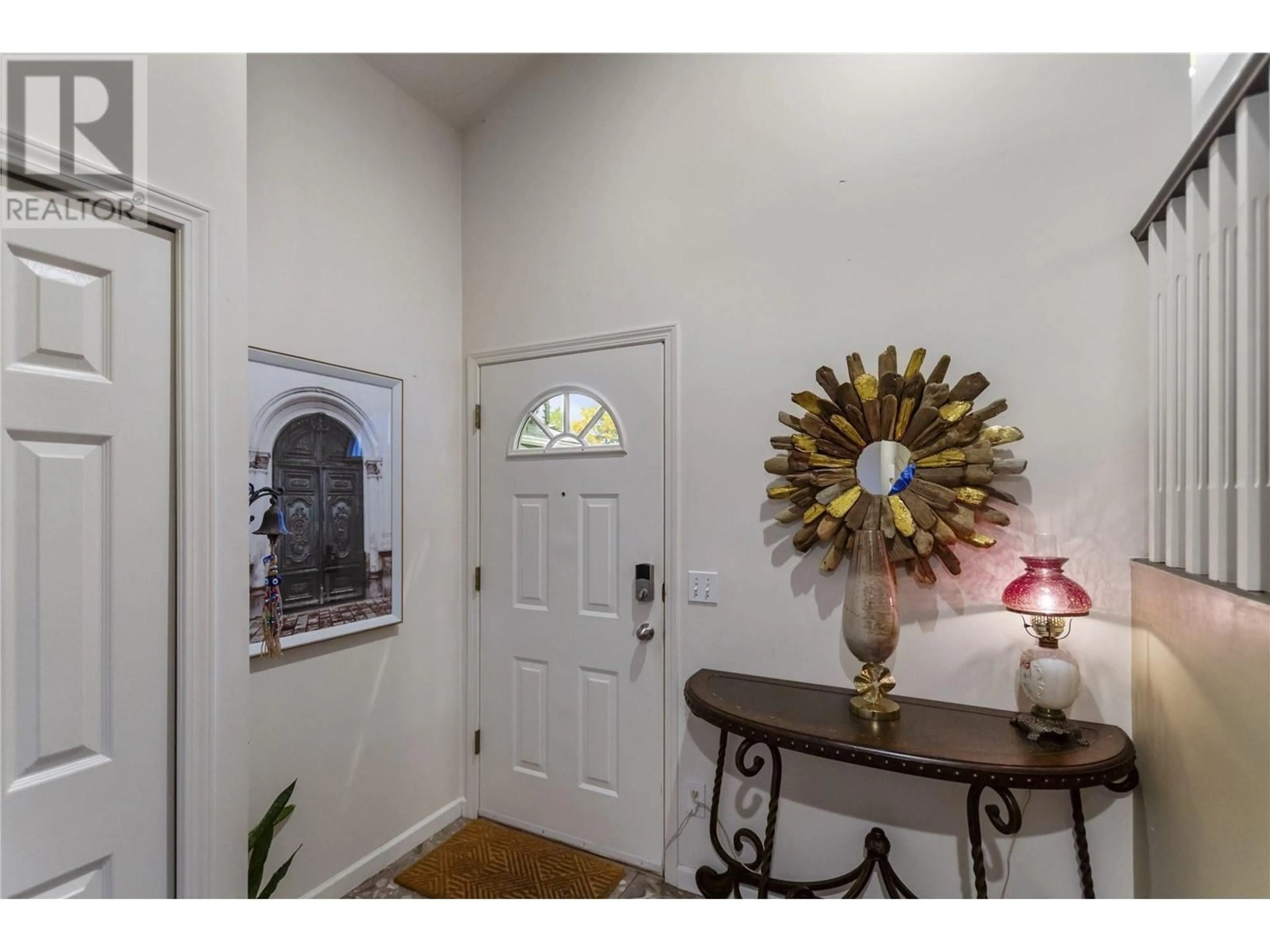 Indoor entryway, wood floors for 125 1685 PINETREE WAY, Coquitlam British Columbia V3E3A1