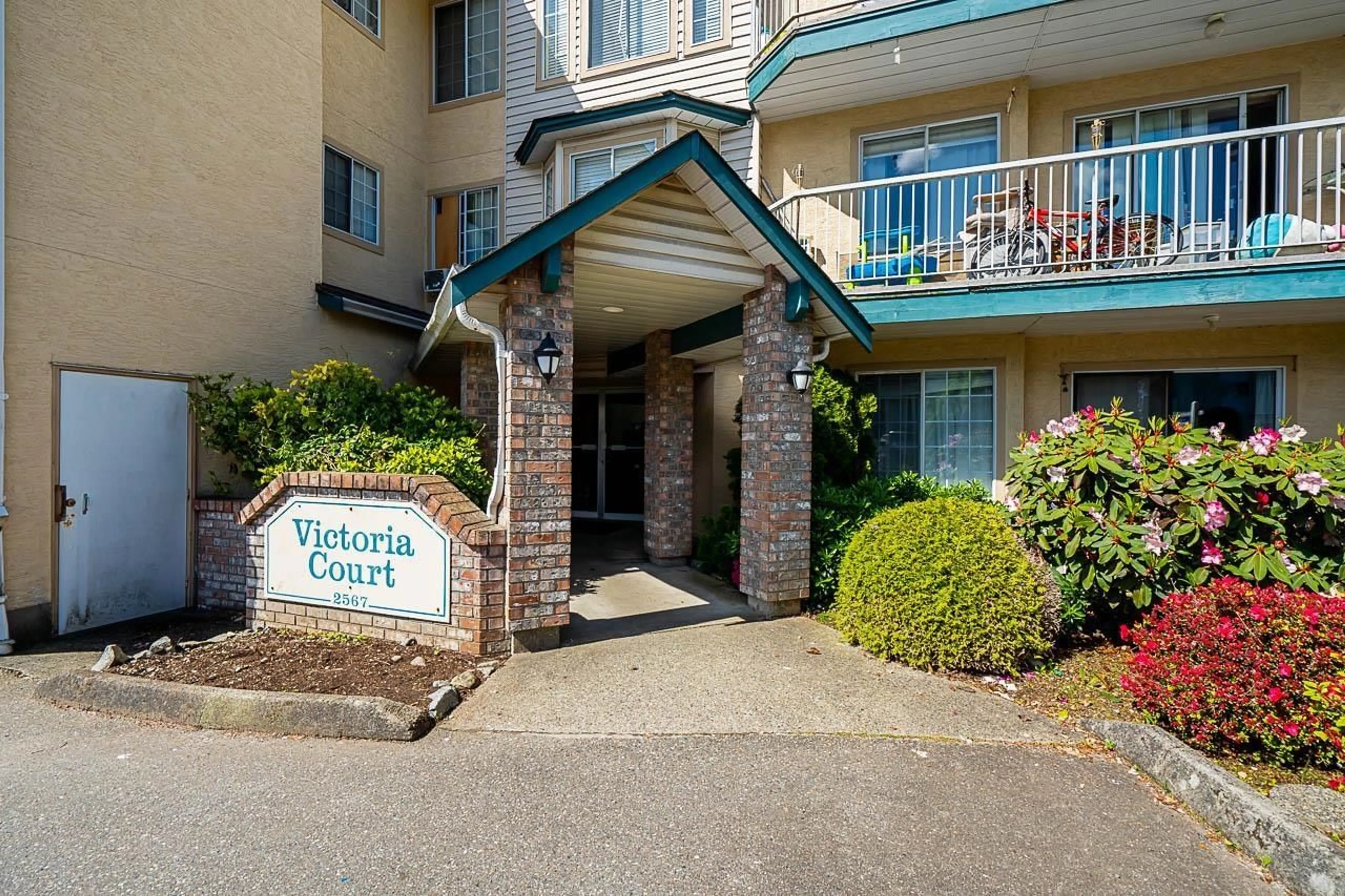 A pic from exterior of the house or condo, cottage for 103 2567 VICTORIA STREET, Abbotsford British Columbia V2T2T4