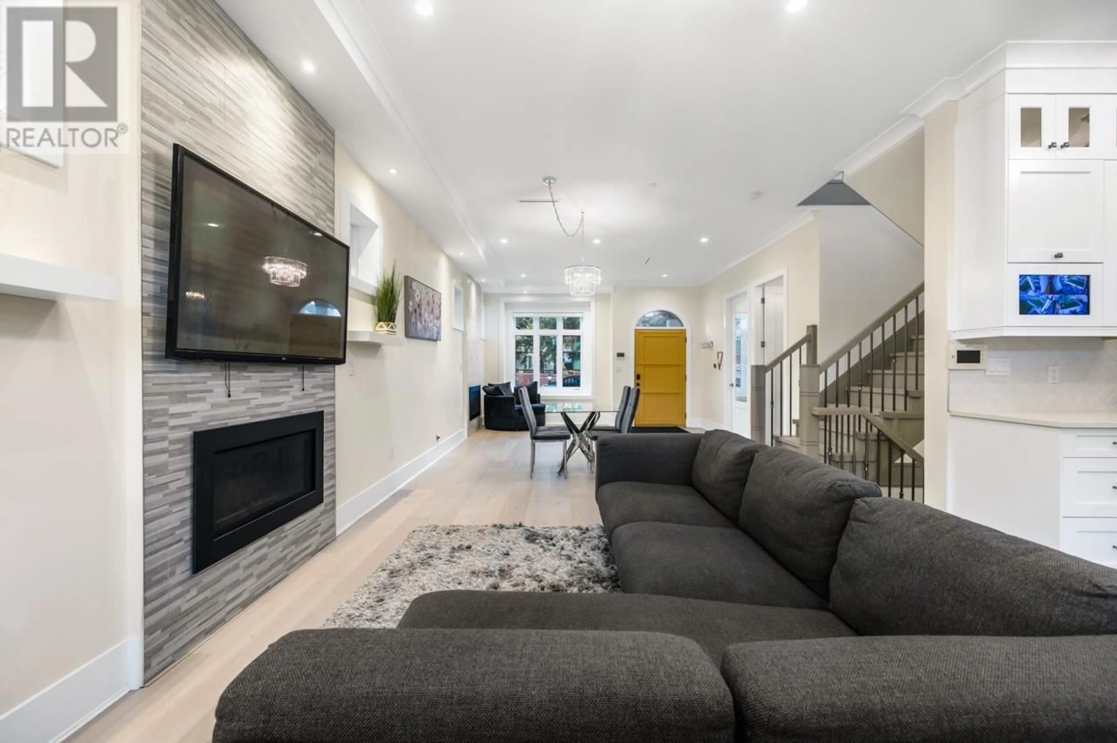 Living room, wood floors for 288 E 59TH AVENUE, Vancouver British Columbia V5X1X9