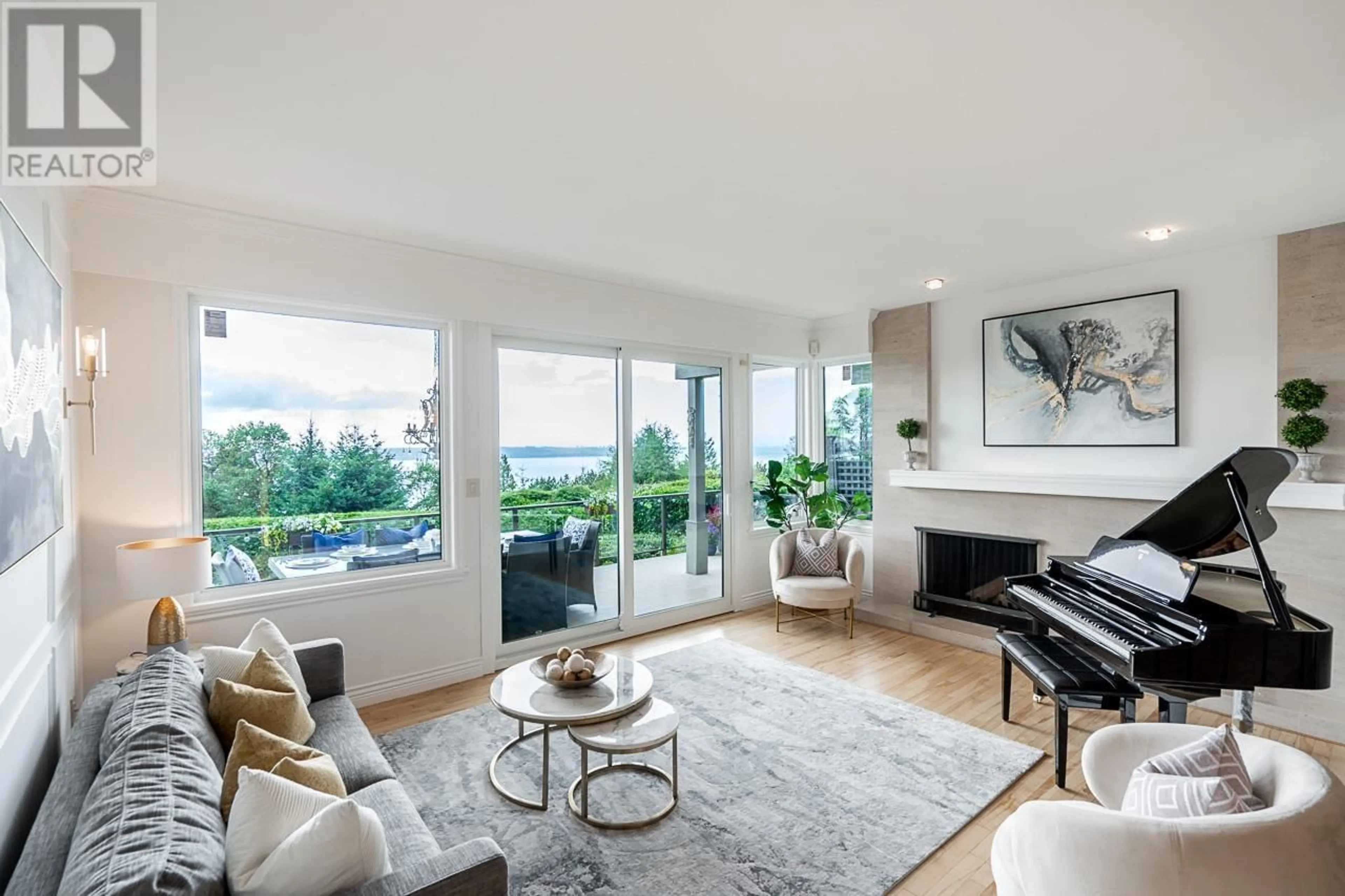 Living room, wood floors for 5 2206 FOLKESTONE WAY, West Vancouver British Columbia V7V1B2