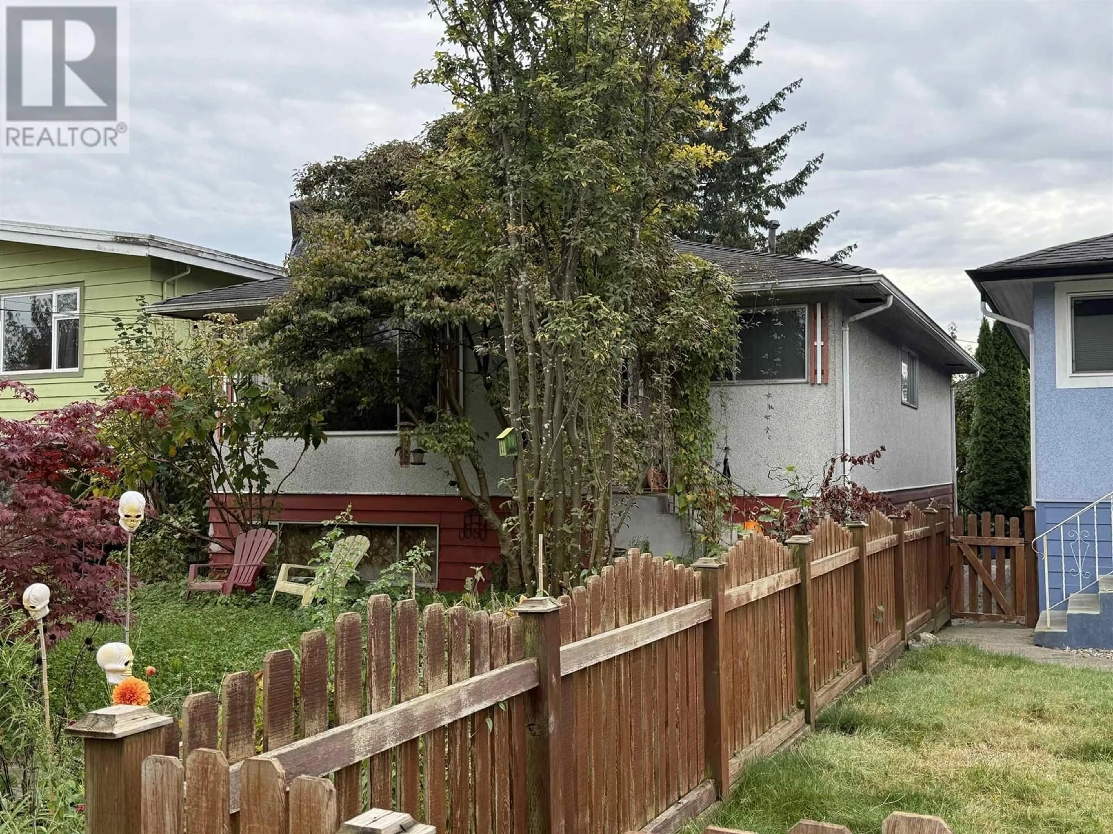 Frontside or backside of a home, the fenced backyard for 436 ALBERTA STREET, New Westminster British Columbia V3L3J7