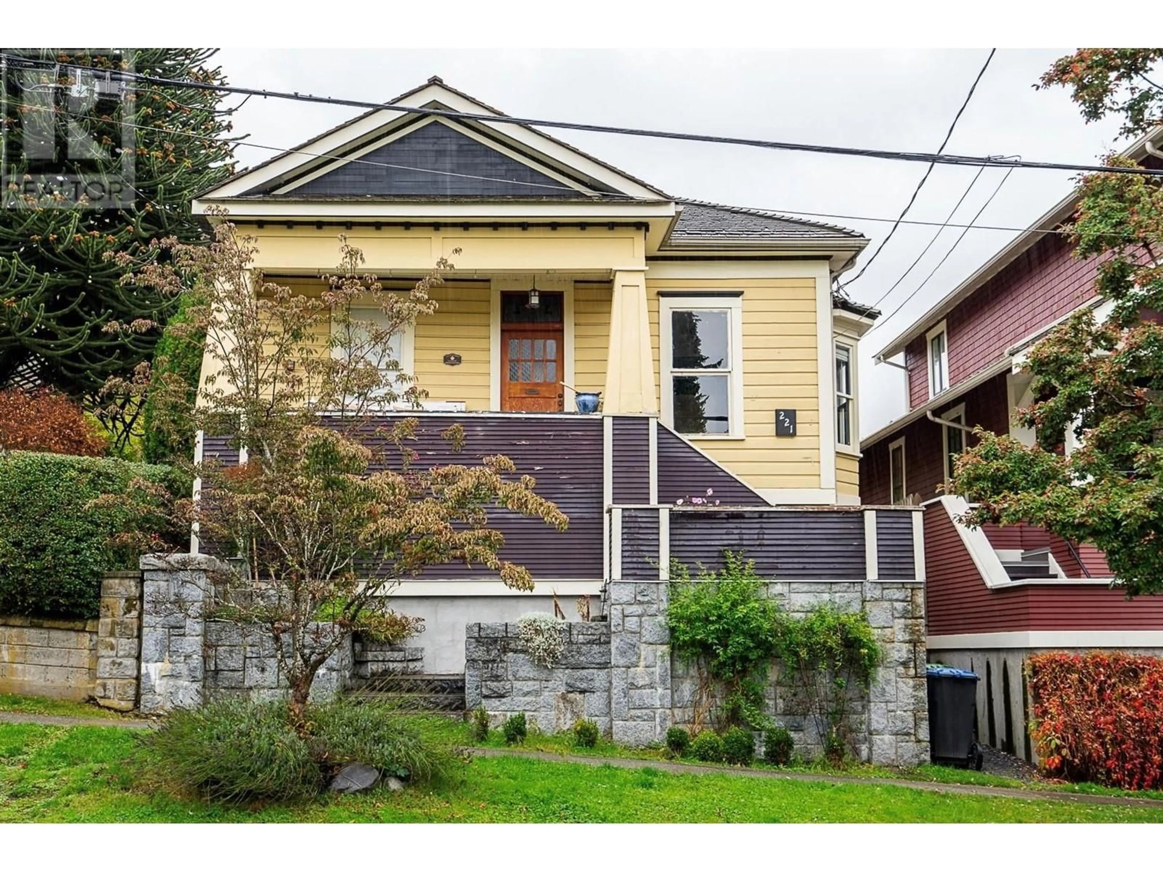 Frontside or backside of a home, cottage for 221 NINTH STREET, New Westminster British Columbia V3M3V4