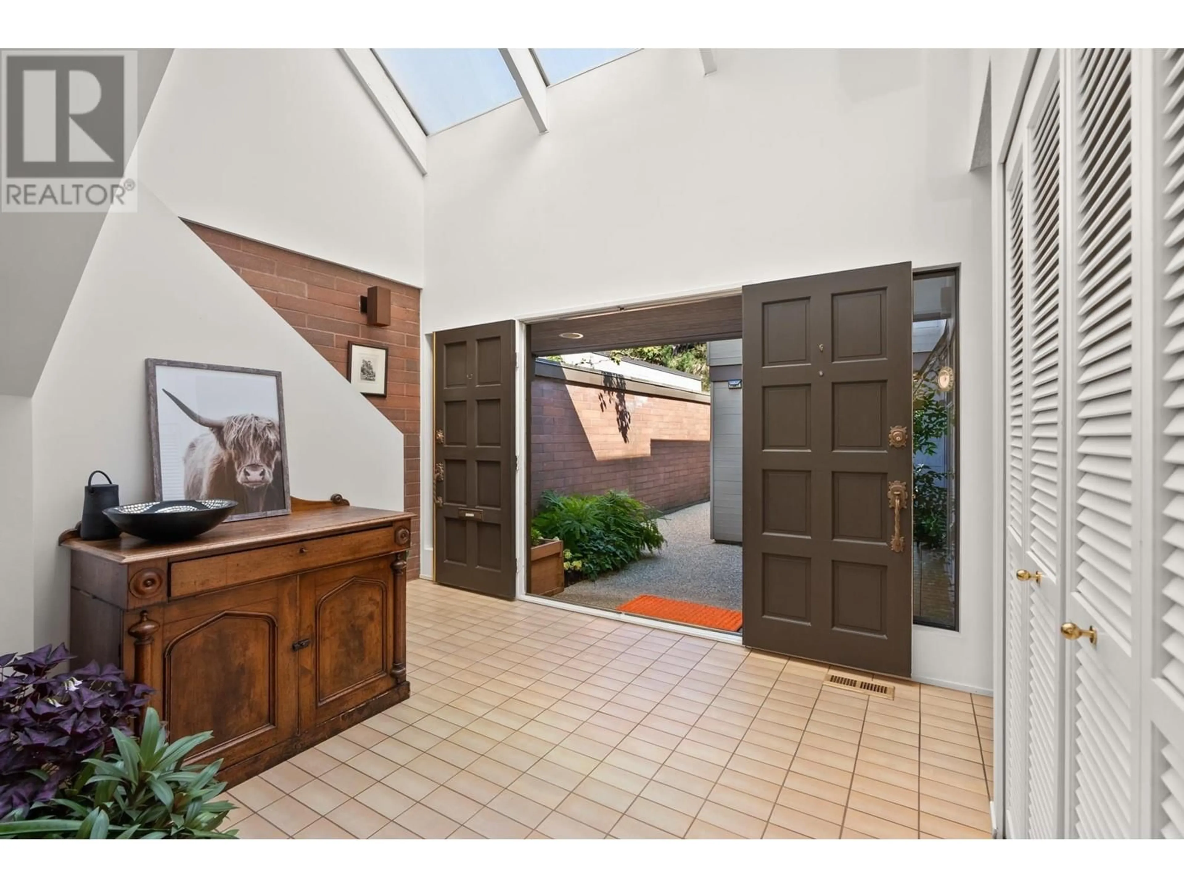 Indoor entryway, wood floors for 328 WETHERSFIELD DRIVE, Vancouver British Columbia V5X4N1