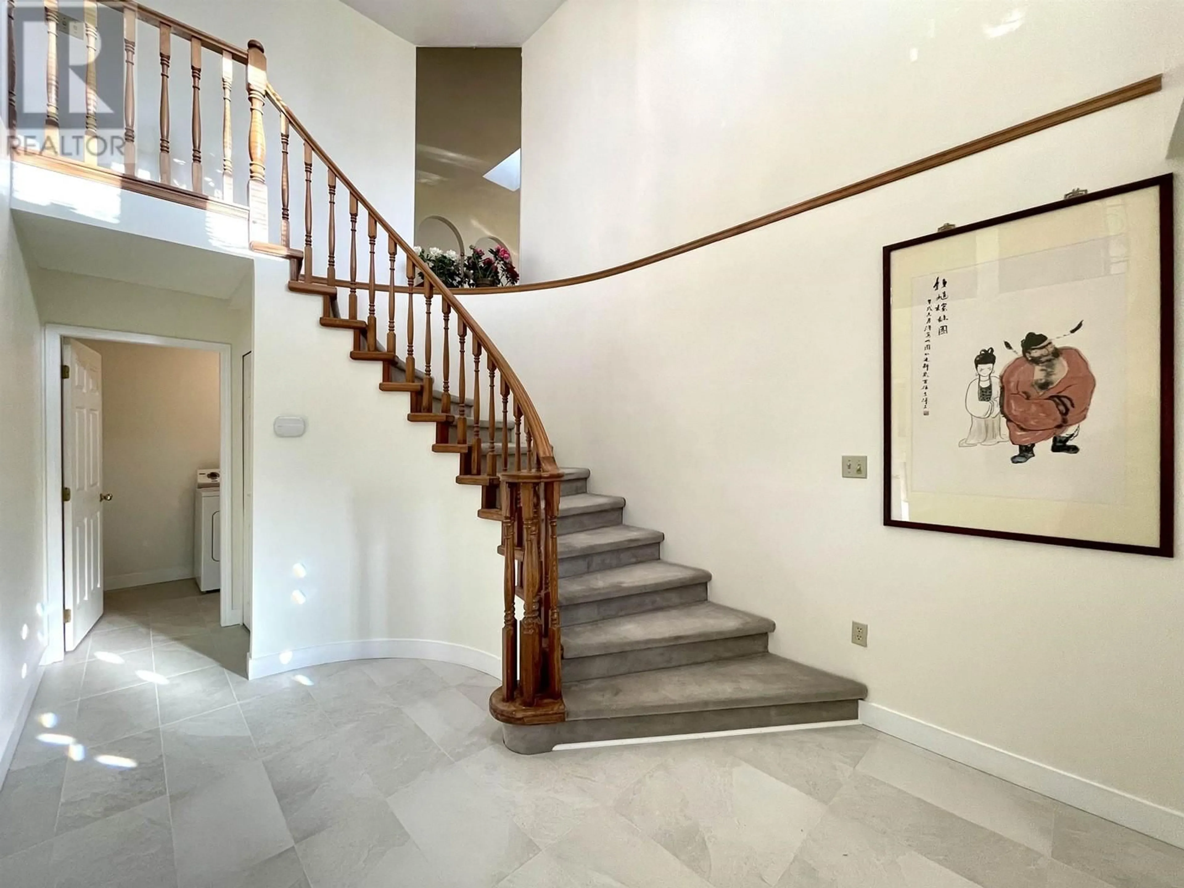 Indoor foyer for 937 W 18TH AVENUE, Vancouver British Columbia V5Z1W4