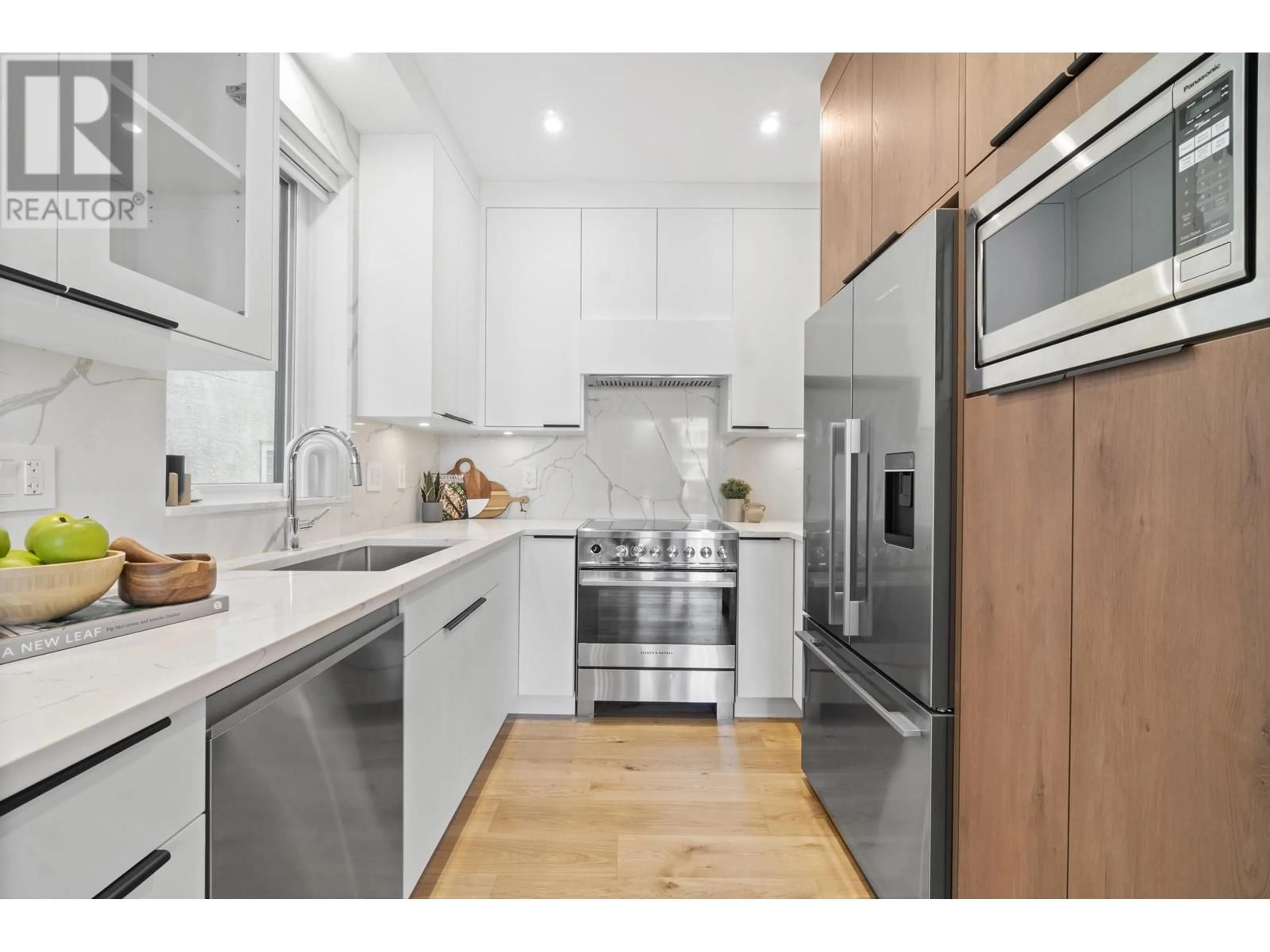 Contemporary kitchen, wood floors for 1 40 46 AVENUE, Vancouver British Columbia V5W1Z1