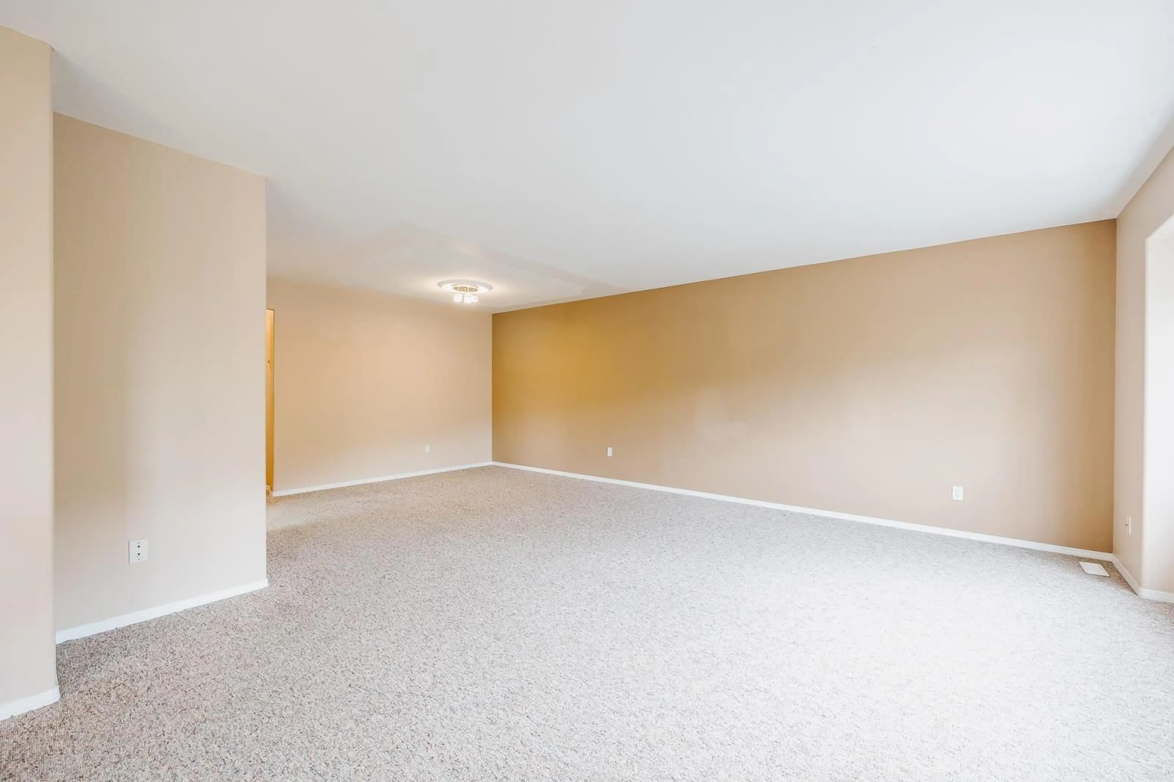 A pic of a room, not visible floor for 1 45821 THOMAS ROAD, Chilliwack British Columbia V2R1B8