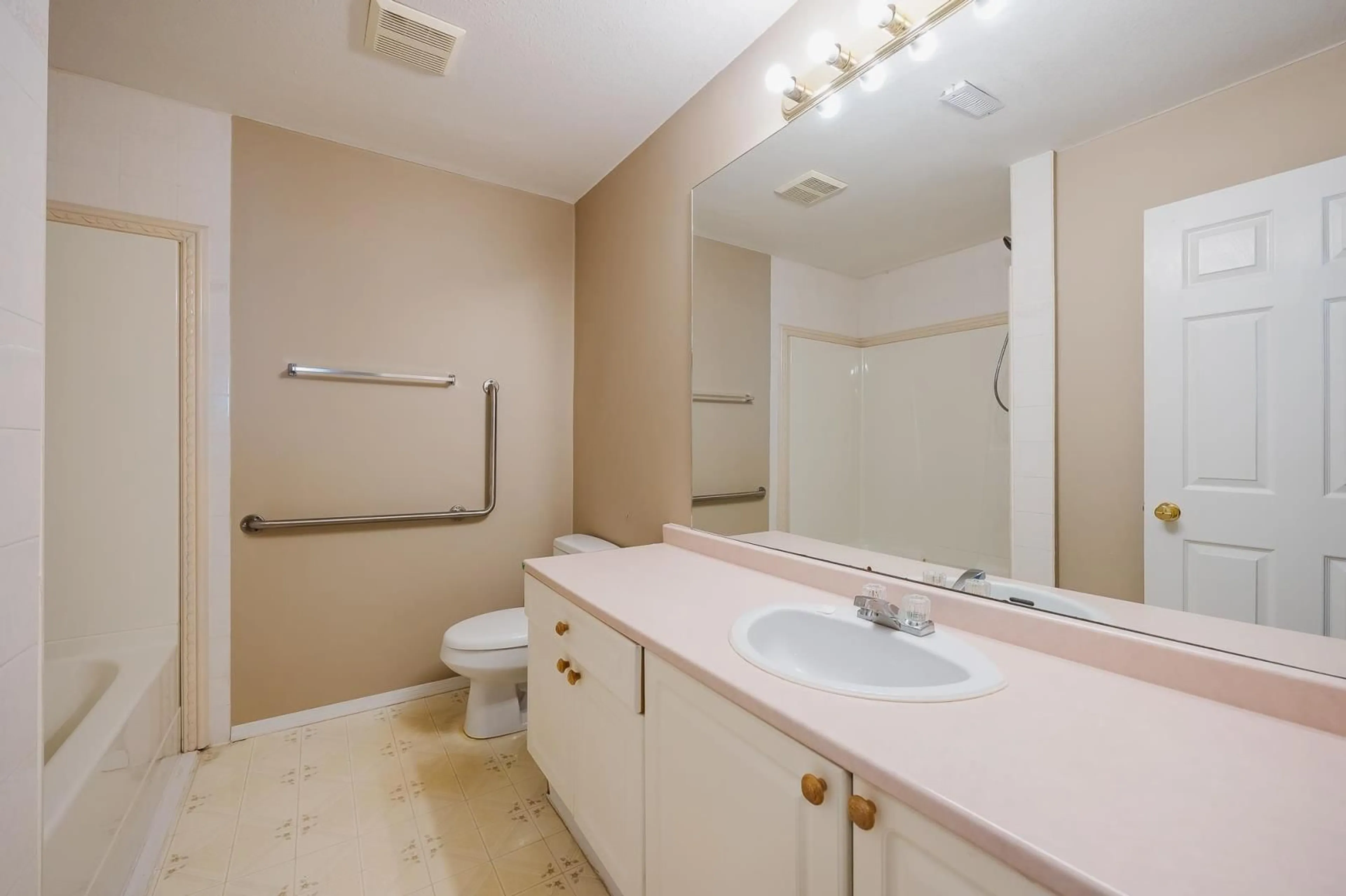 Standard bathroom, not visible floor for 1 45821 THOMAS ROAD, Chilliwack British Columbia V2R1B8