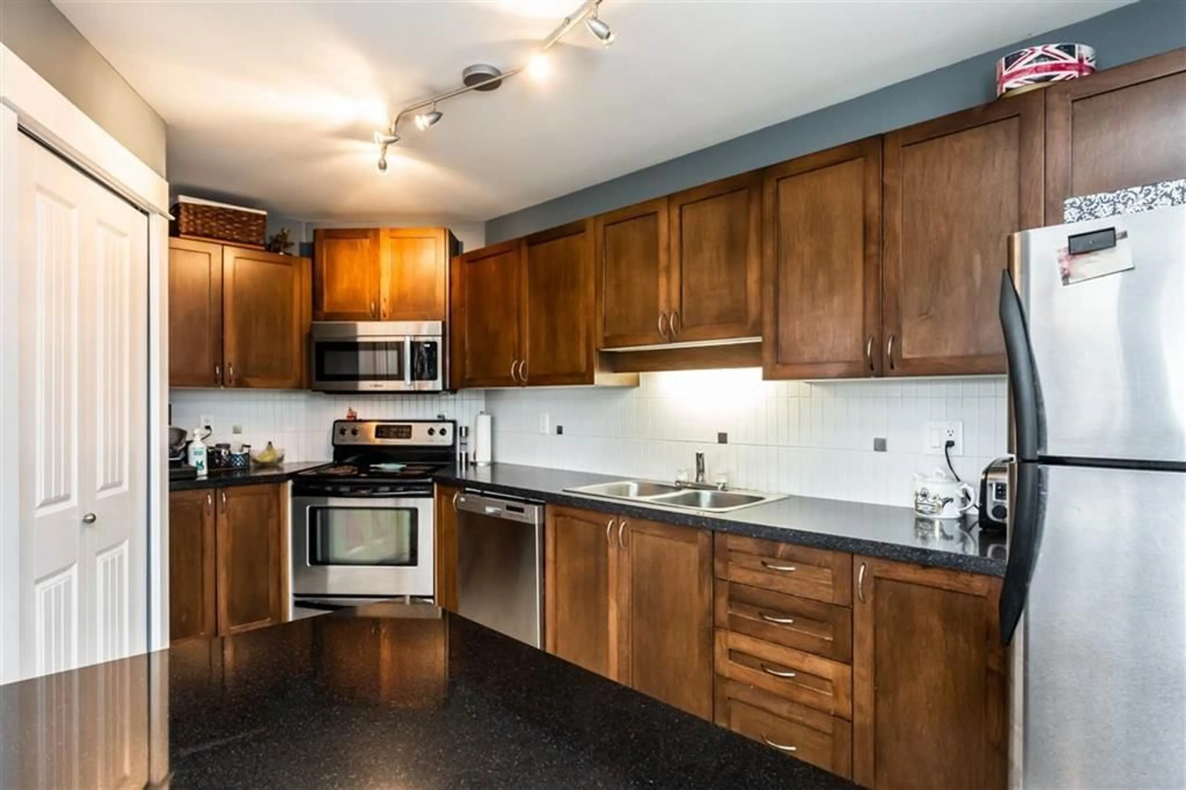 Standard kitchen, wood floors for 216 32725 GEORGE FERGUSON WAY, Abbotsford British Columbia V2T5M5