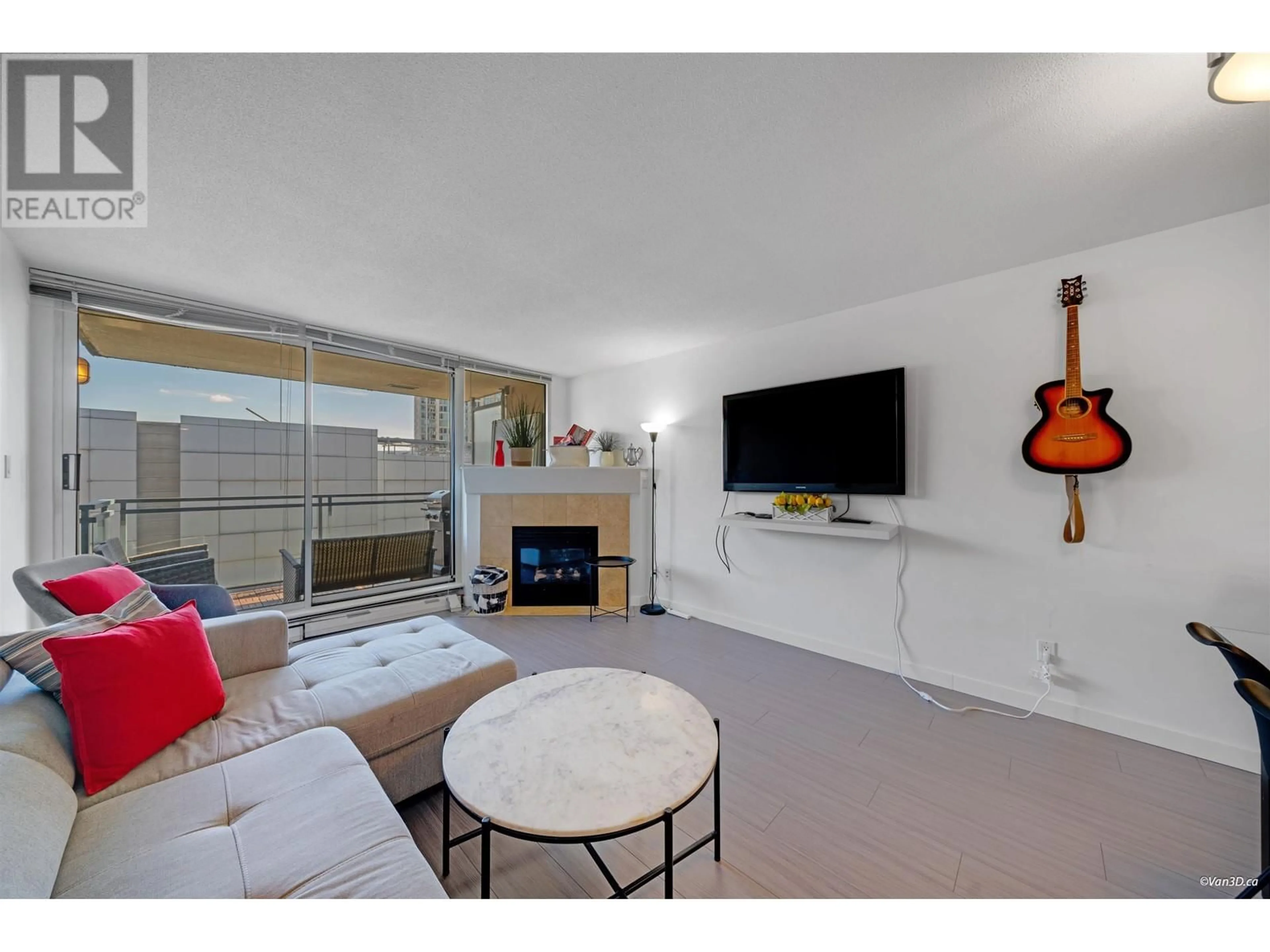 Living room, wood floors for 615 555 ABBOTT STREET, Vancouver British Columbia V6B6B8