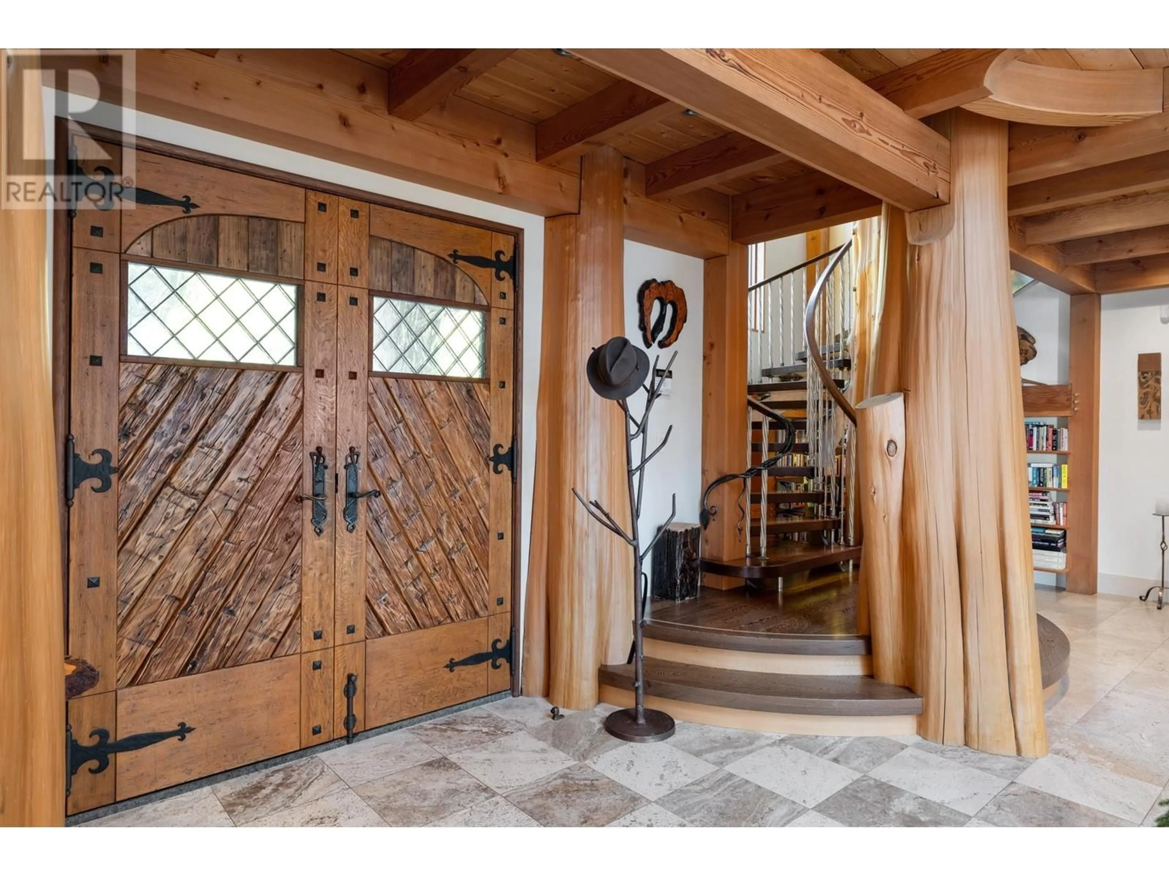 Indoor entryway, wood floors for 5871-5879 SUNSHINE COAST HIGHWAY, Sechelt British Columbia V0N3A0