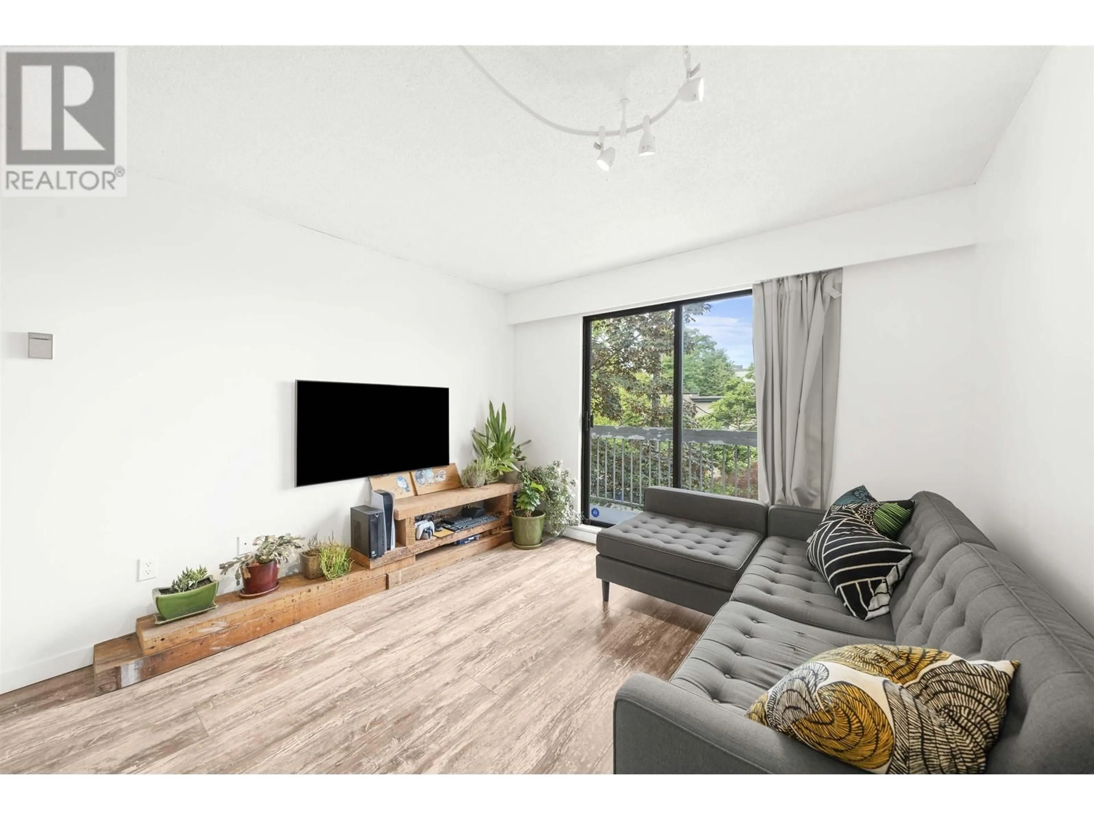 Living room, wood floors for 302 2080 MAPLE STREET, Vancouver British Columbia V6J4P9