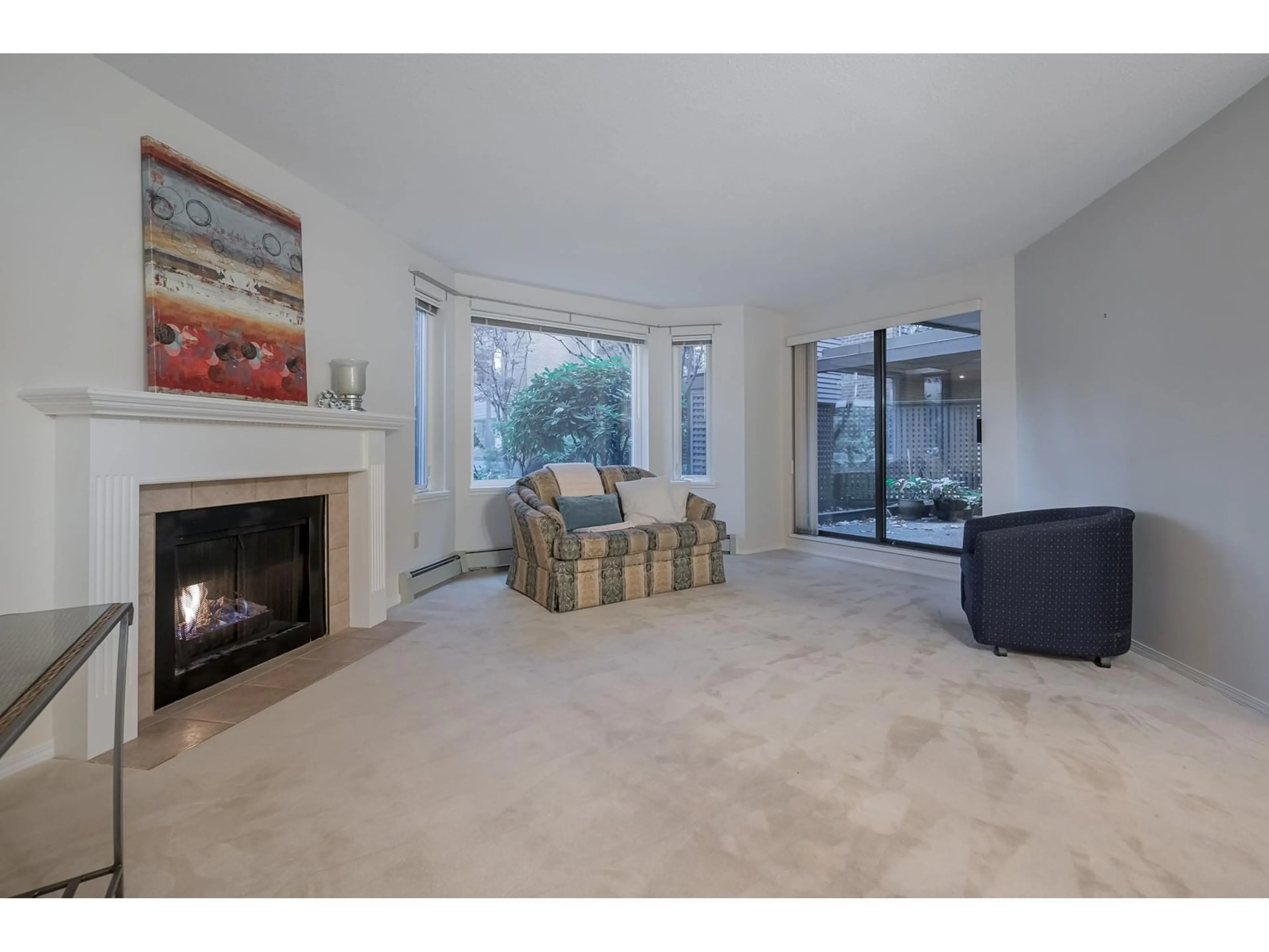 Living room with furniture, carpet floor for 102 - 15300 17, Surrey British Columbia V4A8Y6