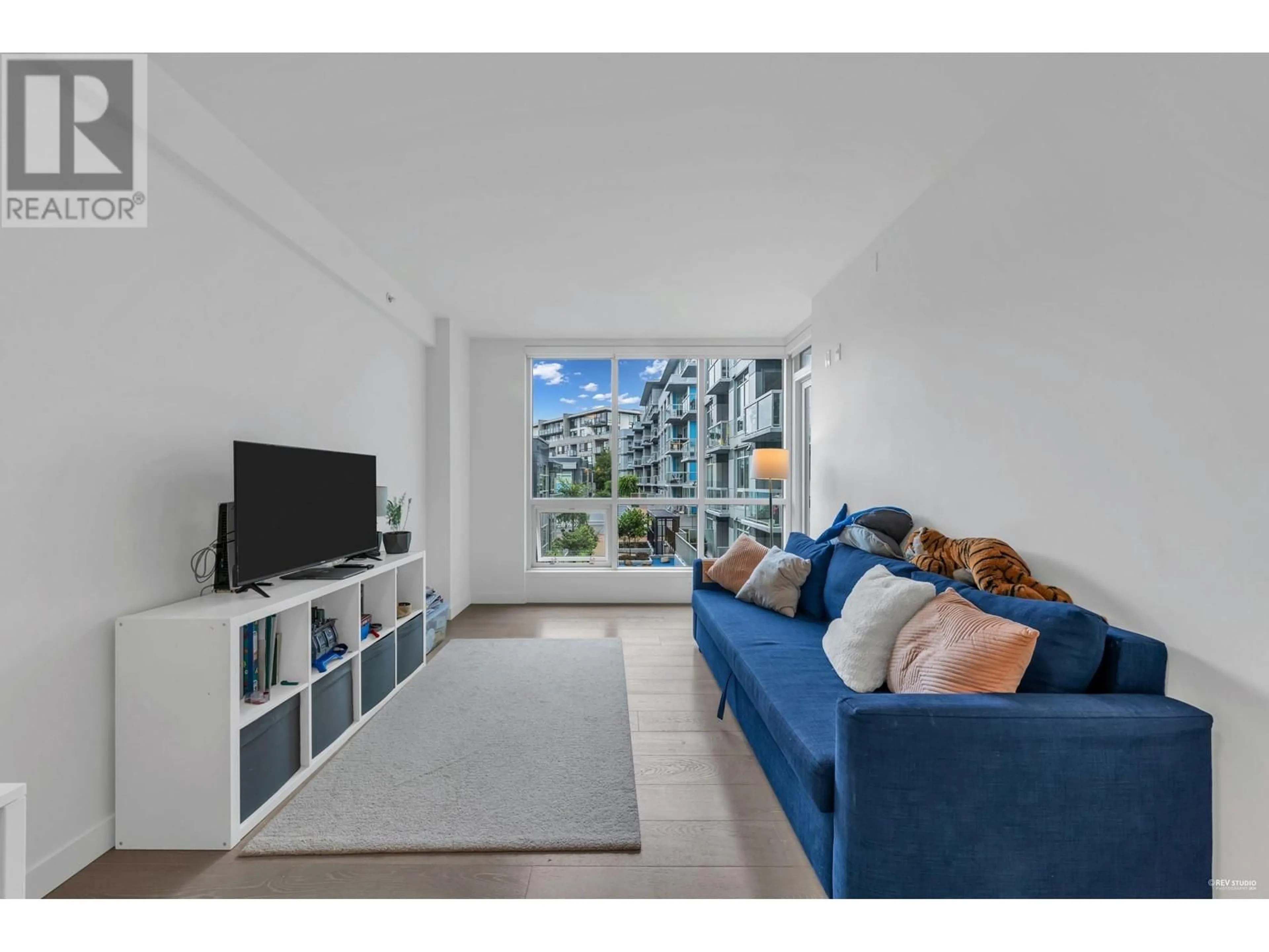 Living room, carpet floors for 214 5289 CAMBIE STREET, Vancouver British Columbia V5Z2Z6