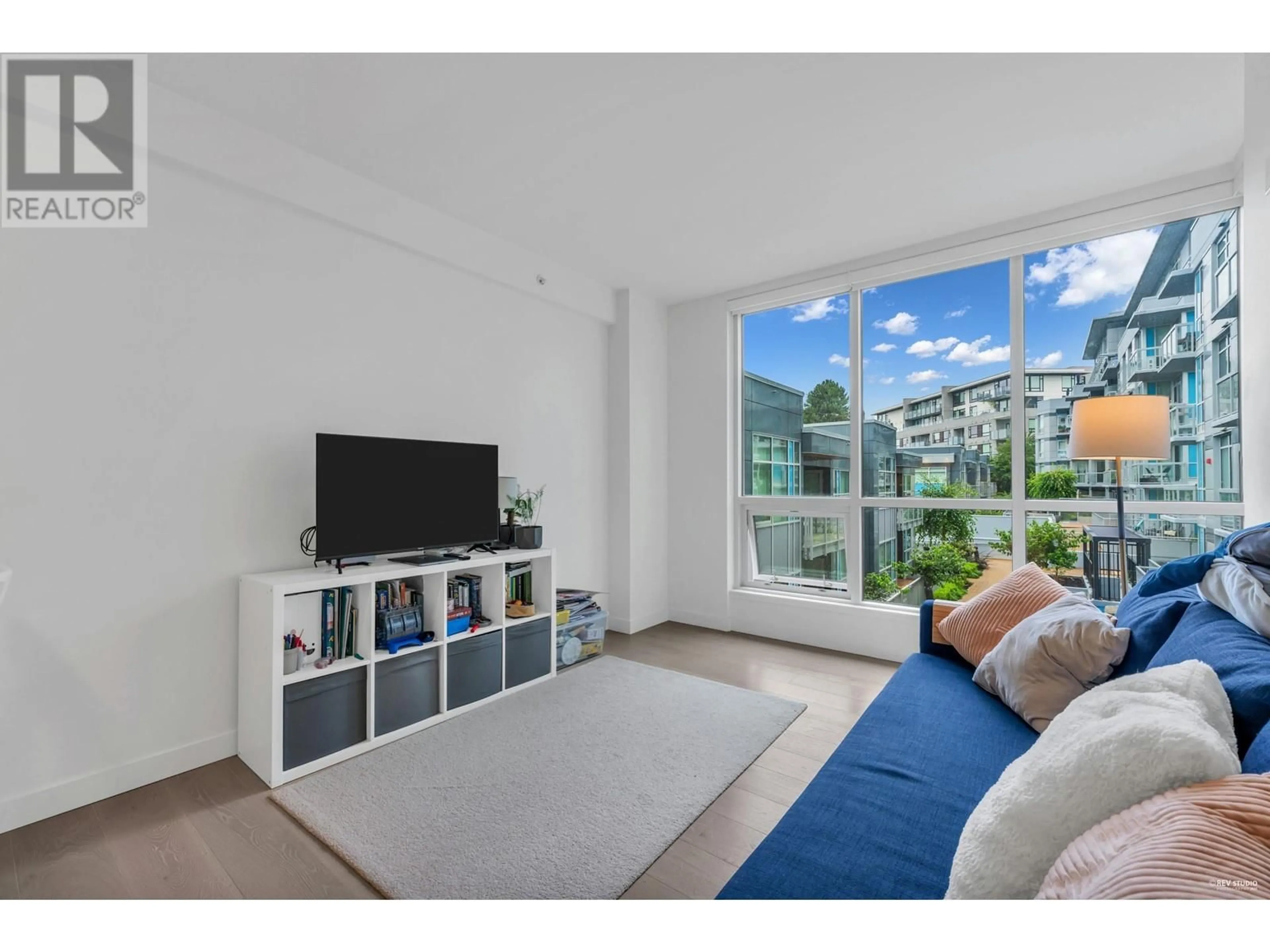 Living room, carpet floors for 214 5289 CAMBIE STREET, Vancouver British Columbia V5Z2Z6