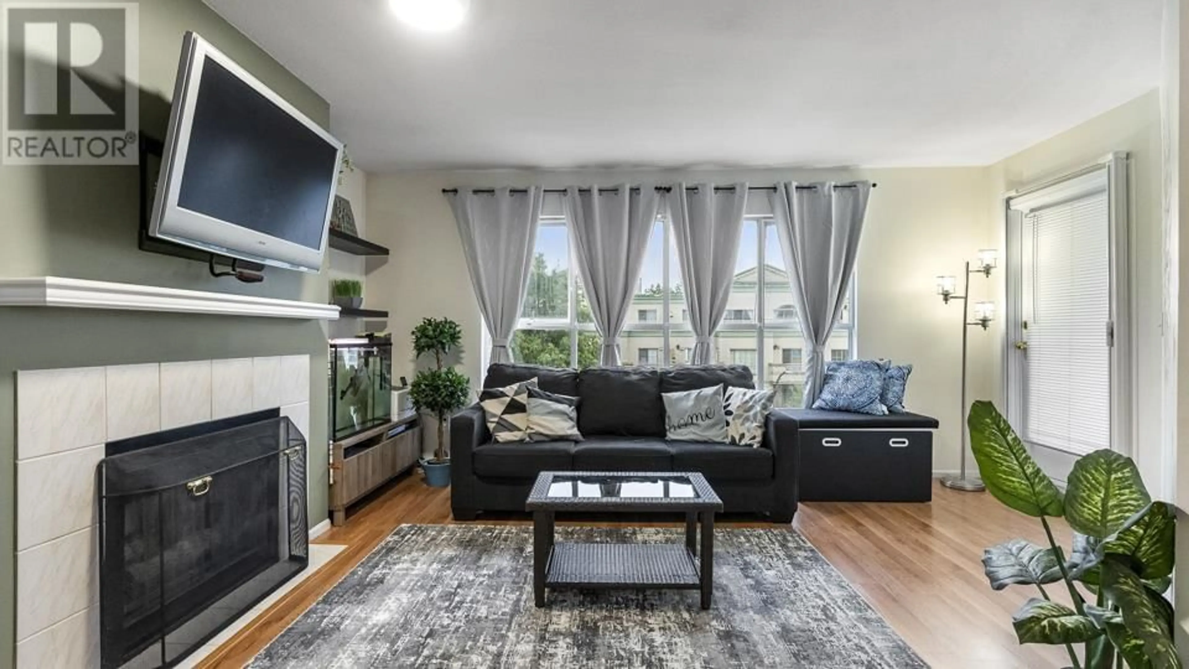 Living room, wood floors for 323 8611 GENERAL CURRIE ROAD, Richmond British Columbia V6Y3W4