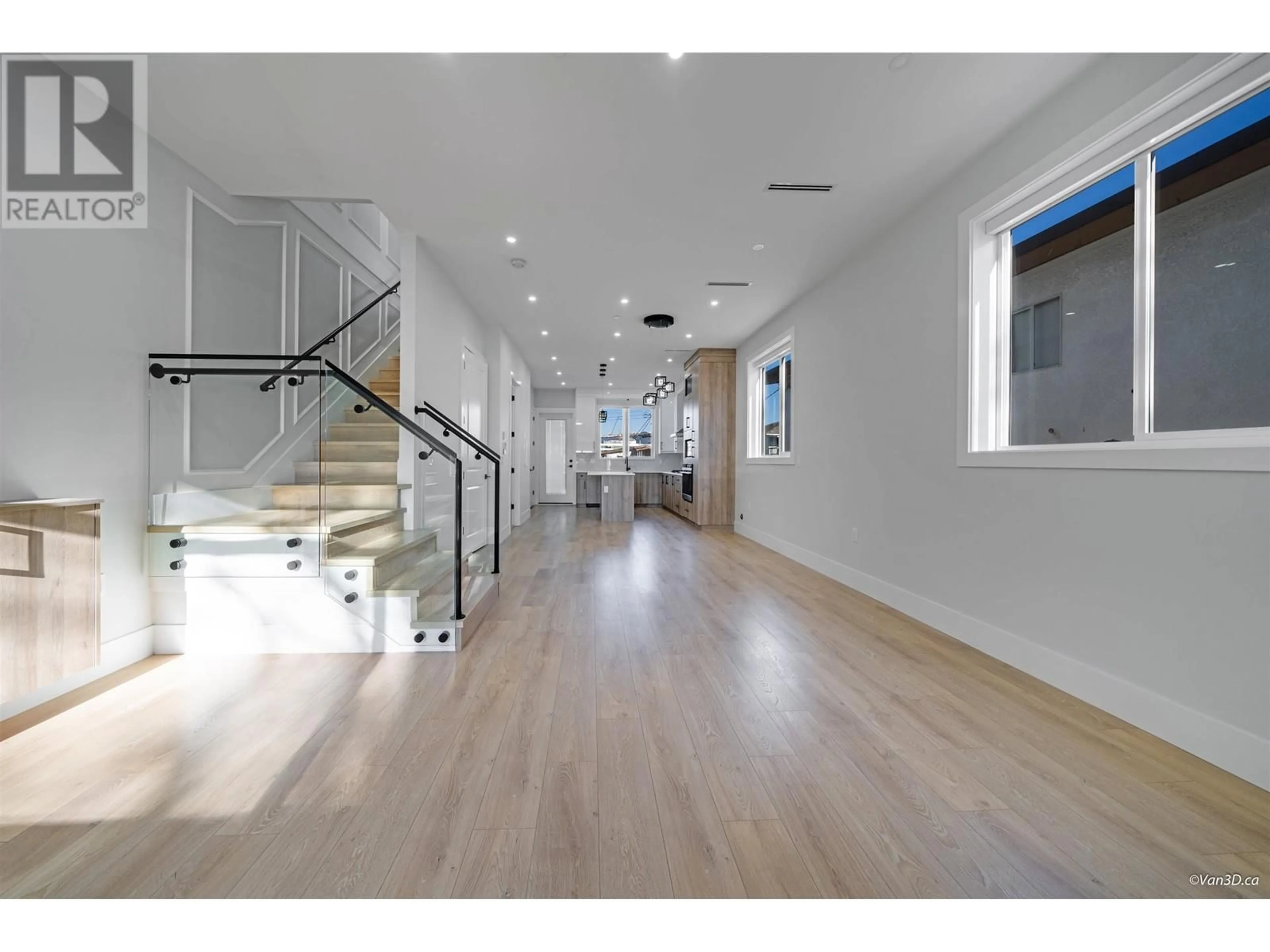 Indoor foyer, wood floors for 2859 E 16TH AVENUE, Vancouver British Columbia V5M2L9