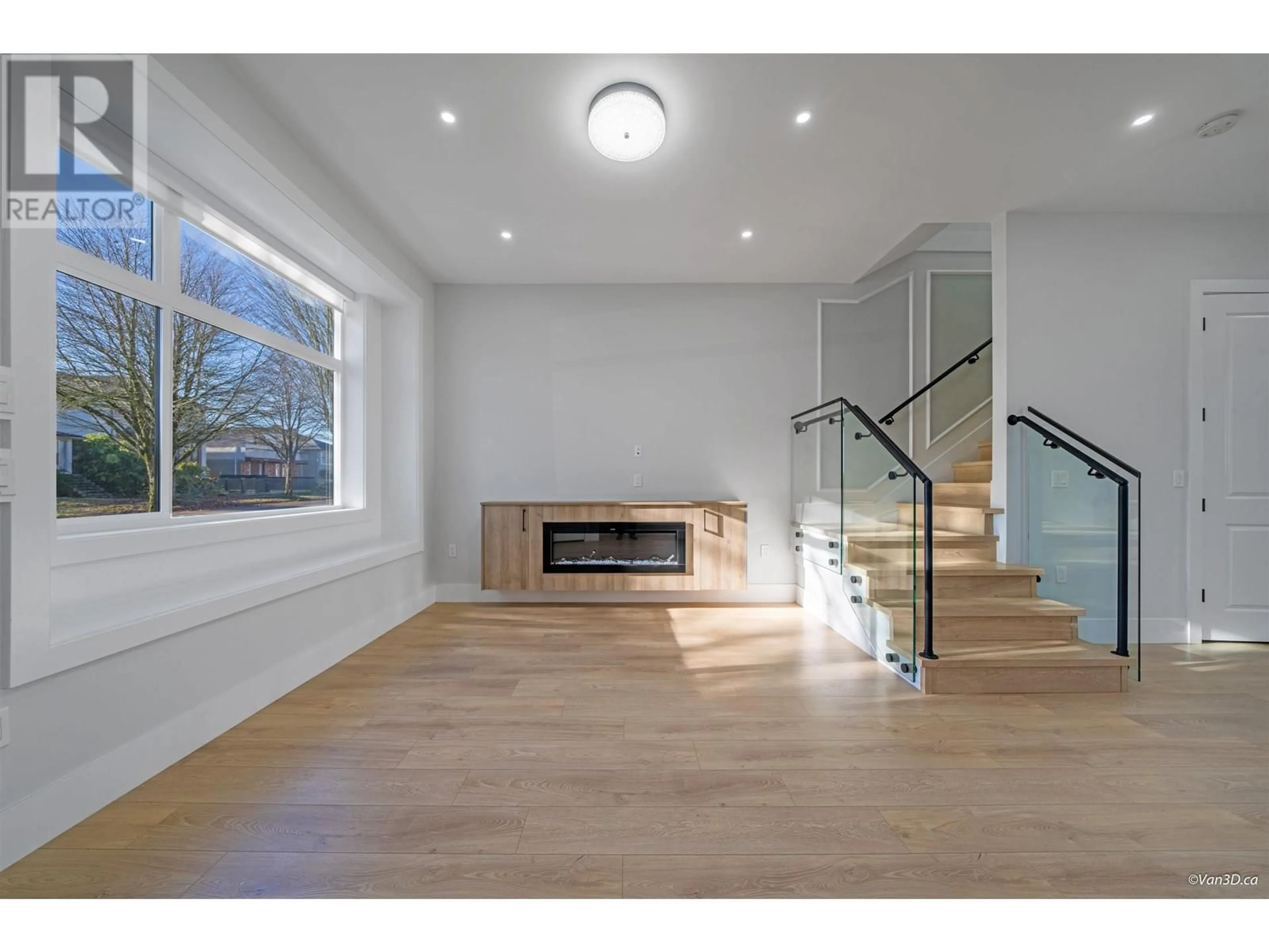 Living room, wood floors for 2859 E 16TH AVENUE, Vancouver British Columbia V5M2L9