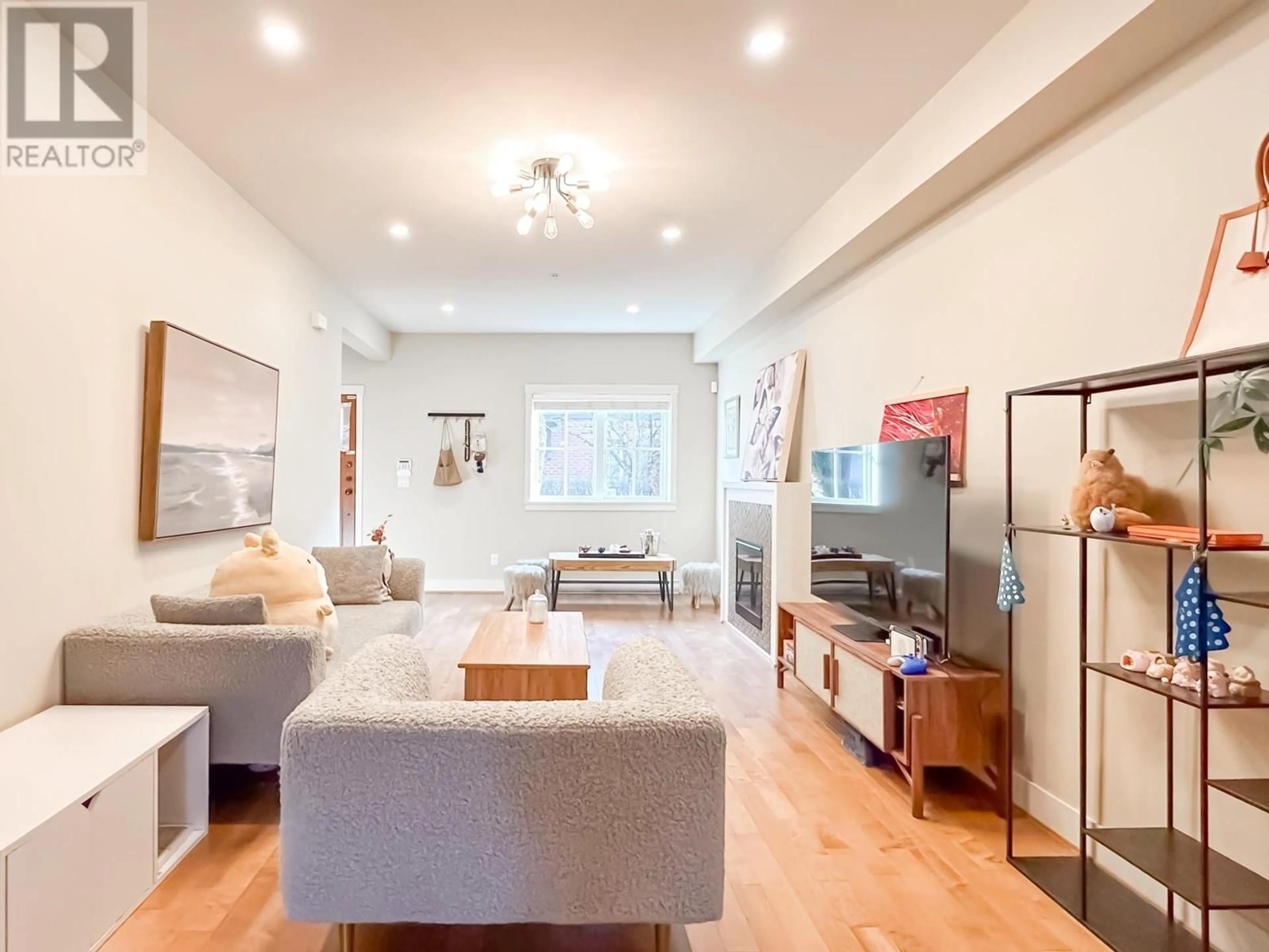 Living room, wood floors for 6129 OAK STREET, Vancouver British Columbia V6M2W3