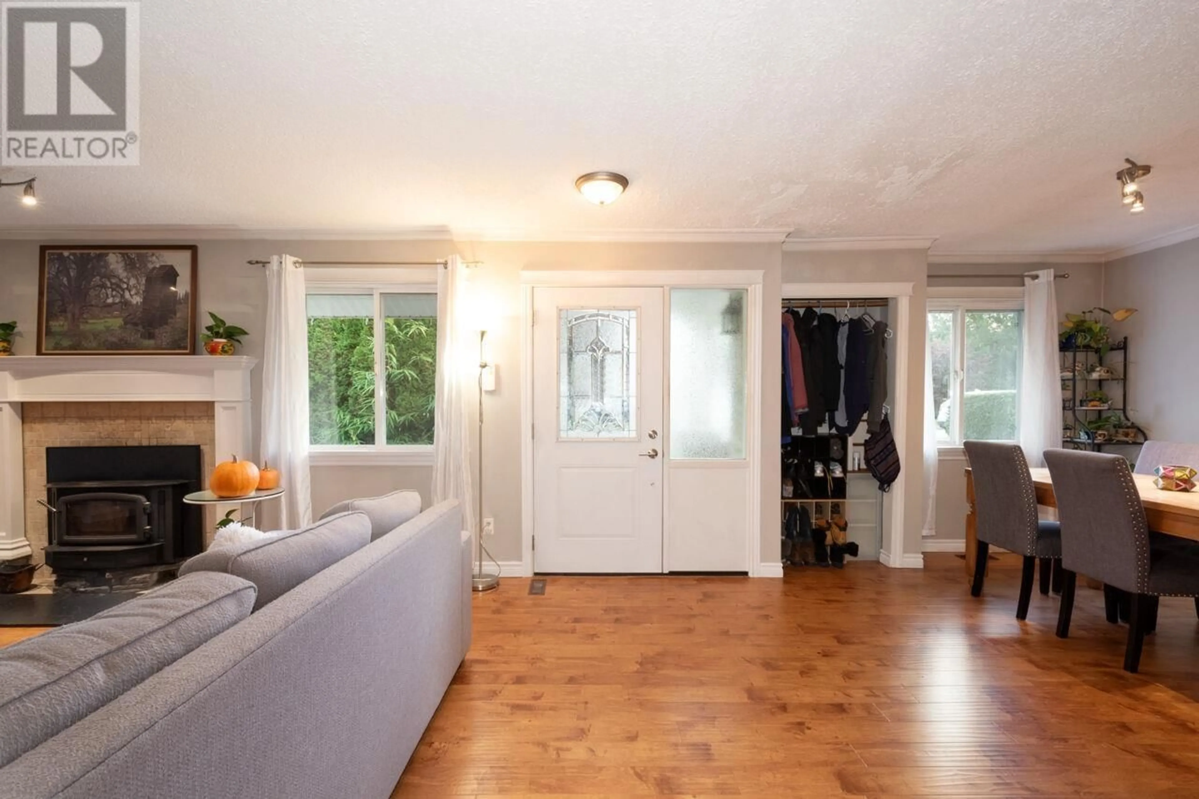 Living room with furniture, wood/laminate floor for 20899 CAMWOOD AVENUE, Maple Ridge British Columbia V2X2N9