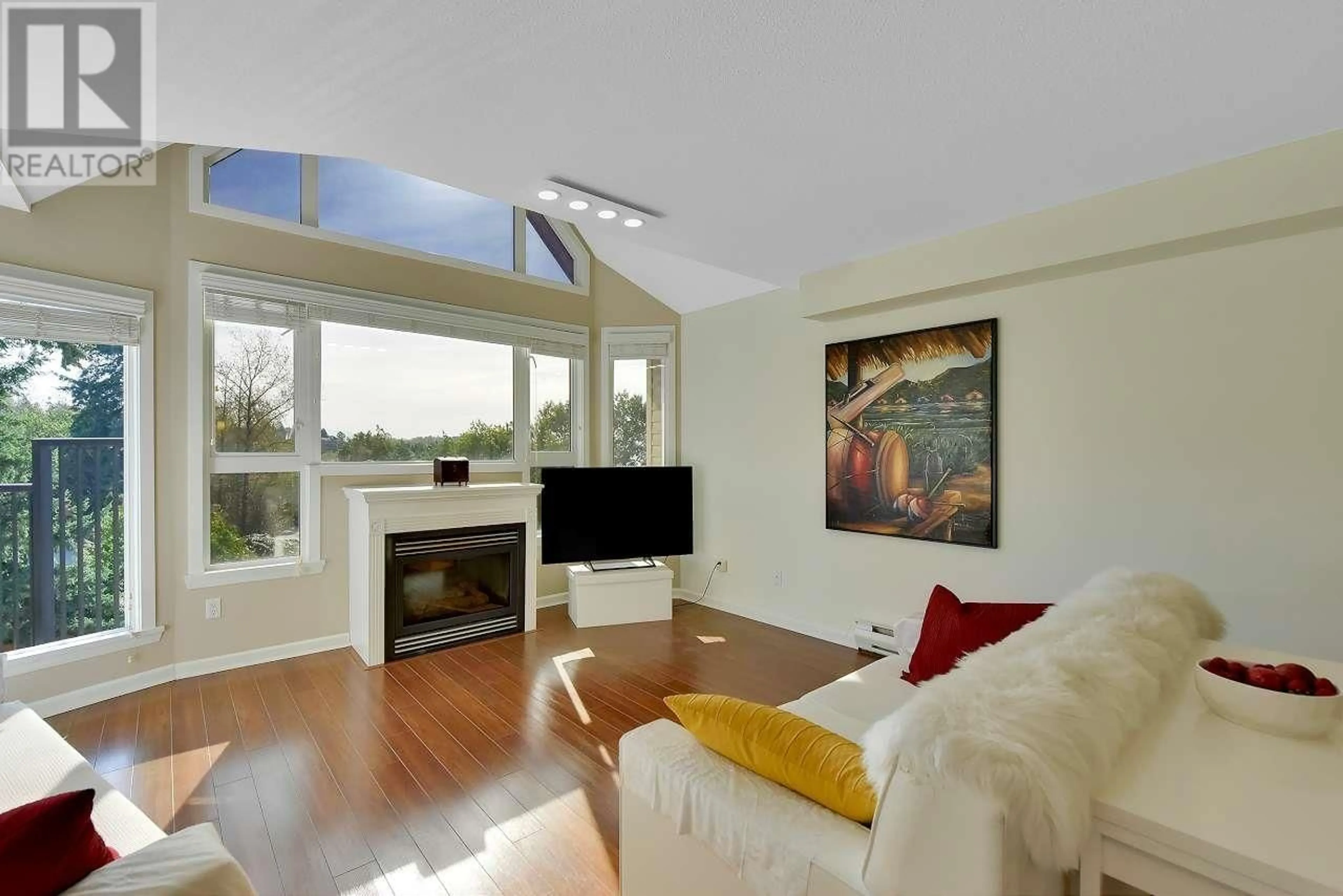 Living room, wood floors for 314 11595 FRASER STREET, Maple Ridge British Columbia V2X0X7