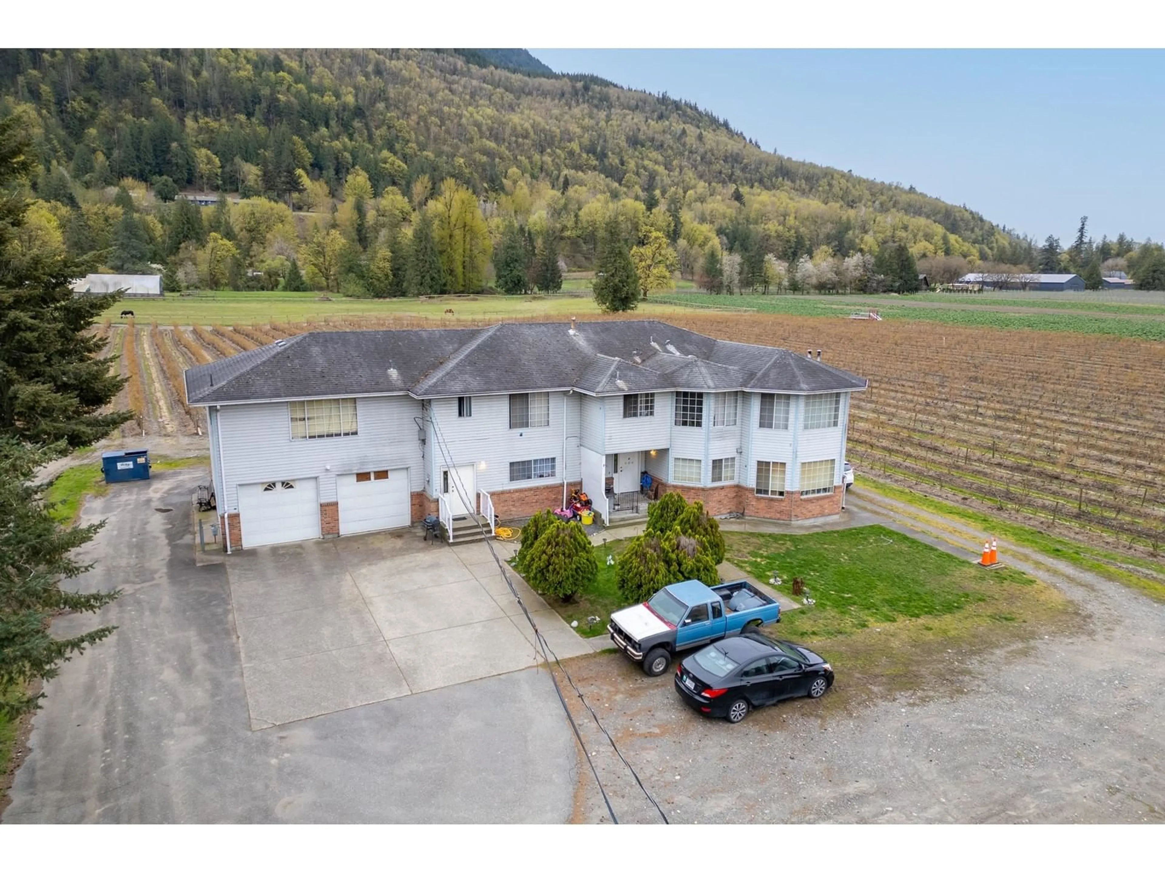 A pic from outside/outdoor area/front of a property/back of a property/a pic from drone, mountain view for 43830 DUNCAN ROAD, Chilliwack British Columbia V2R4R2