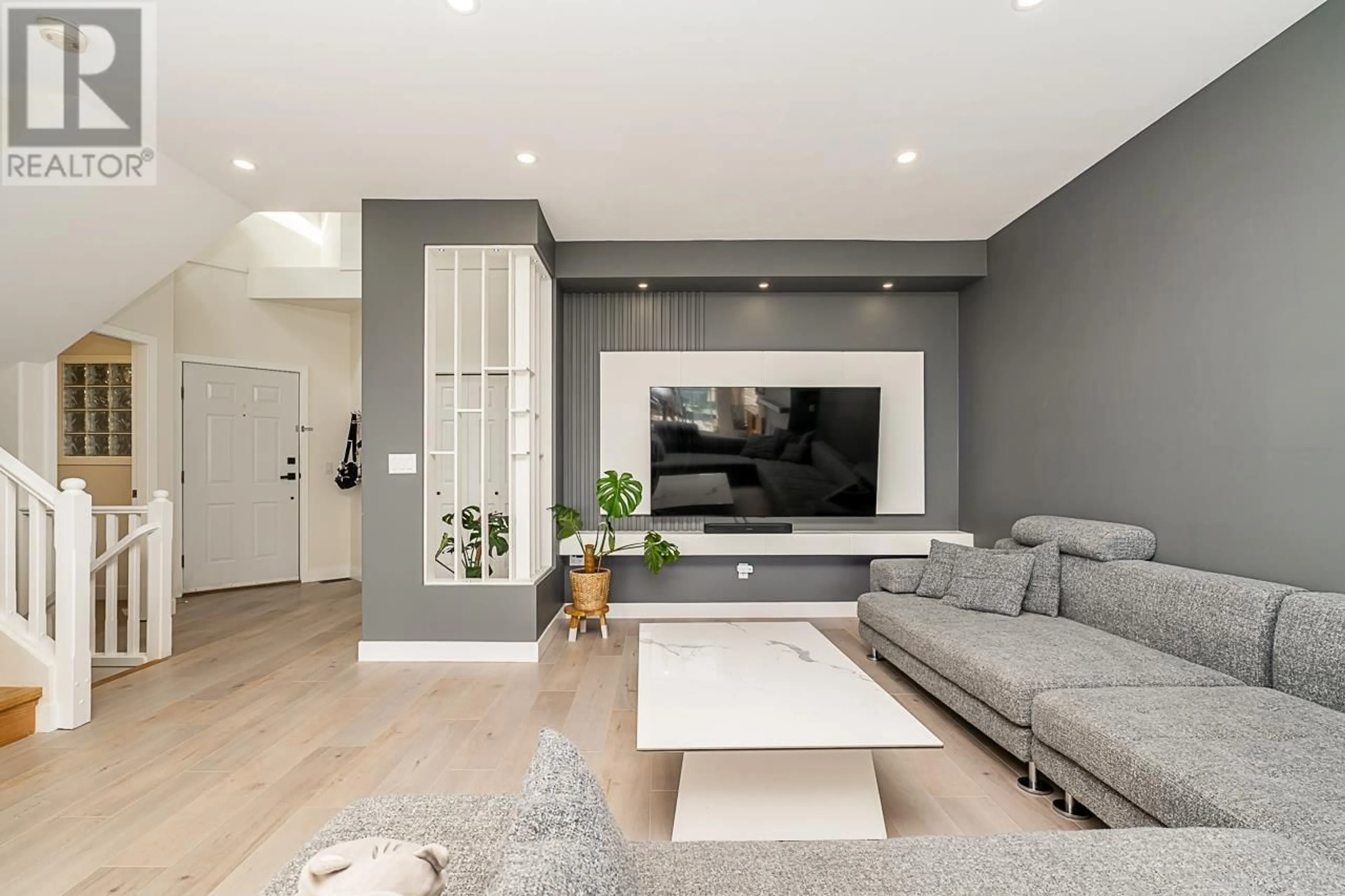 Living room, wood floors for 43 2979 PANORAMA DRIVE, Coquitlam British Columbia V3E2W8