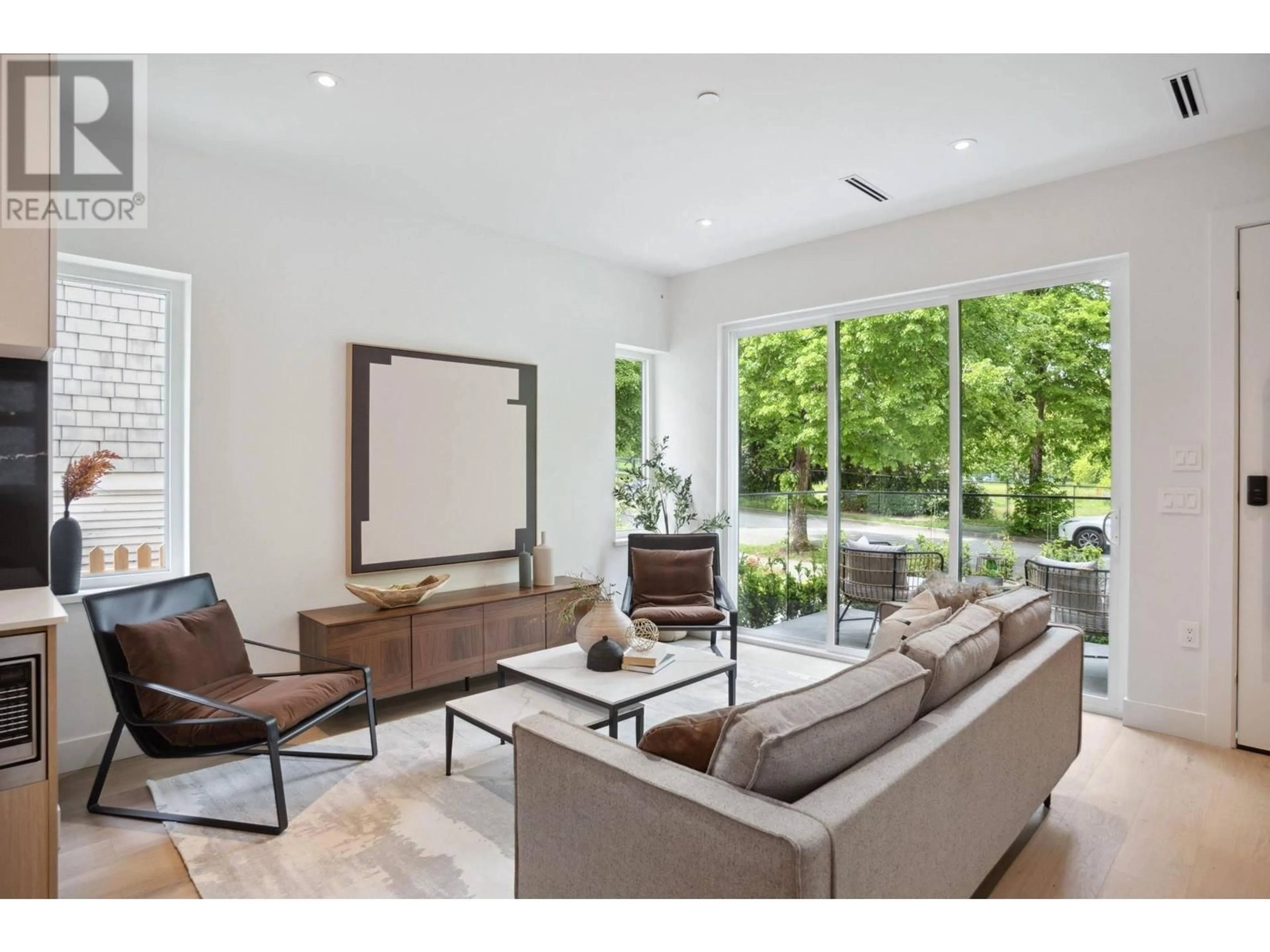 Living room, wood floors for 36 E 37TH AVENUE, Vancouver British Columbia V5W1E2