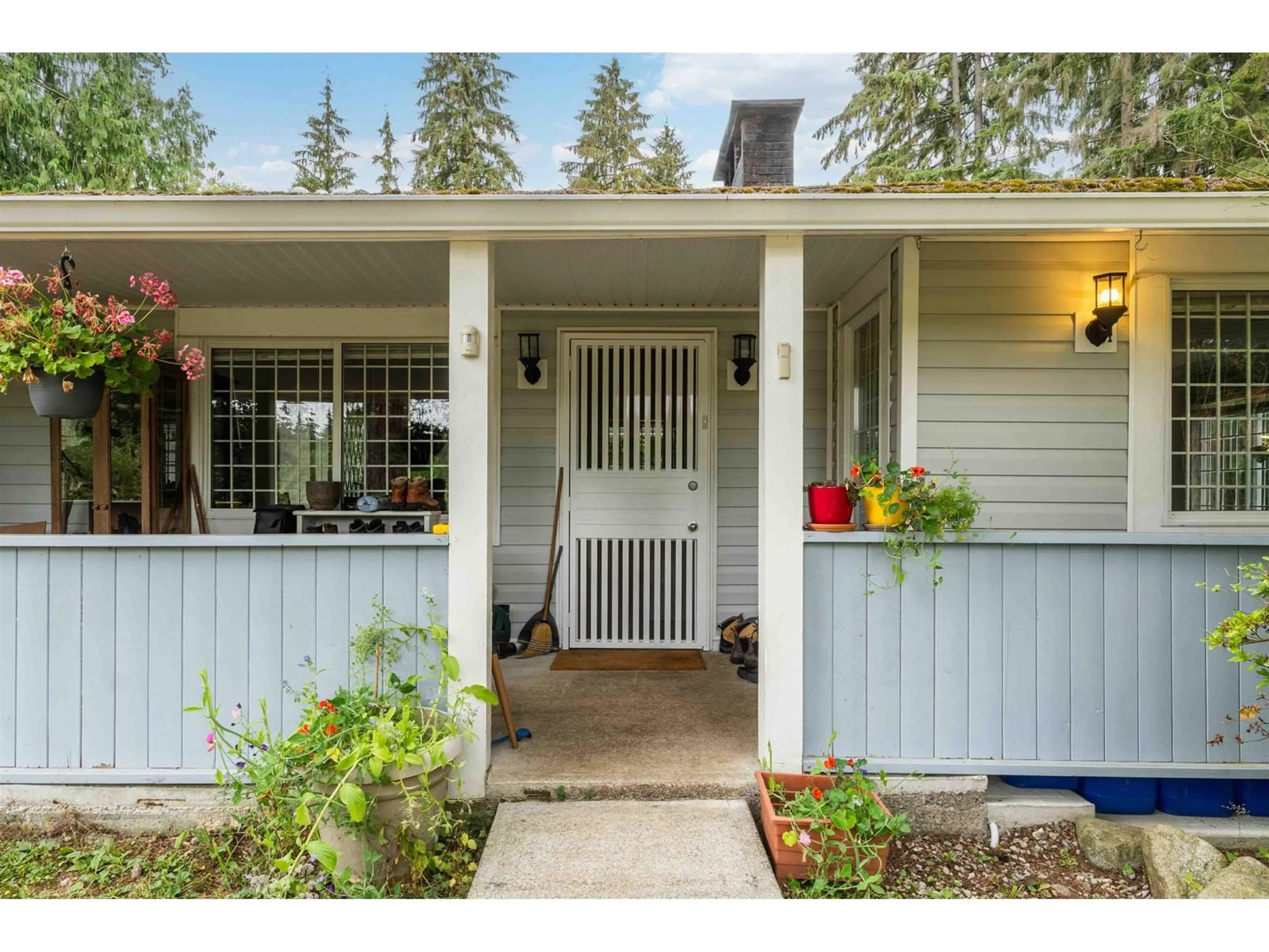 Indoor entryway for 9703 DEWDNEY TRUNK ROAD, Mission British Columbia V2V7G5