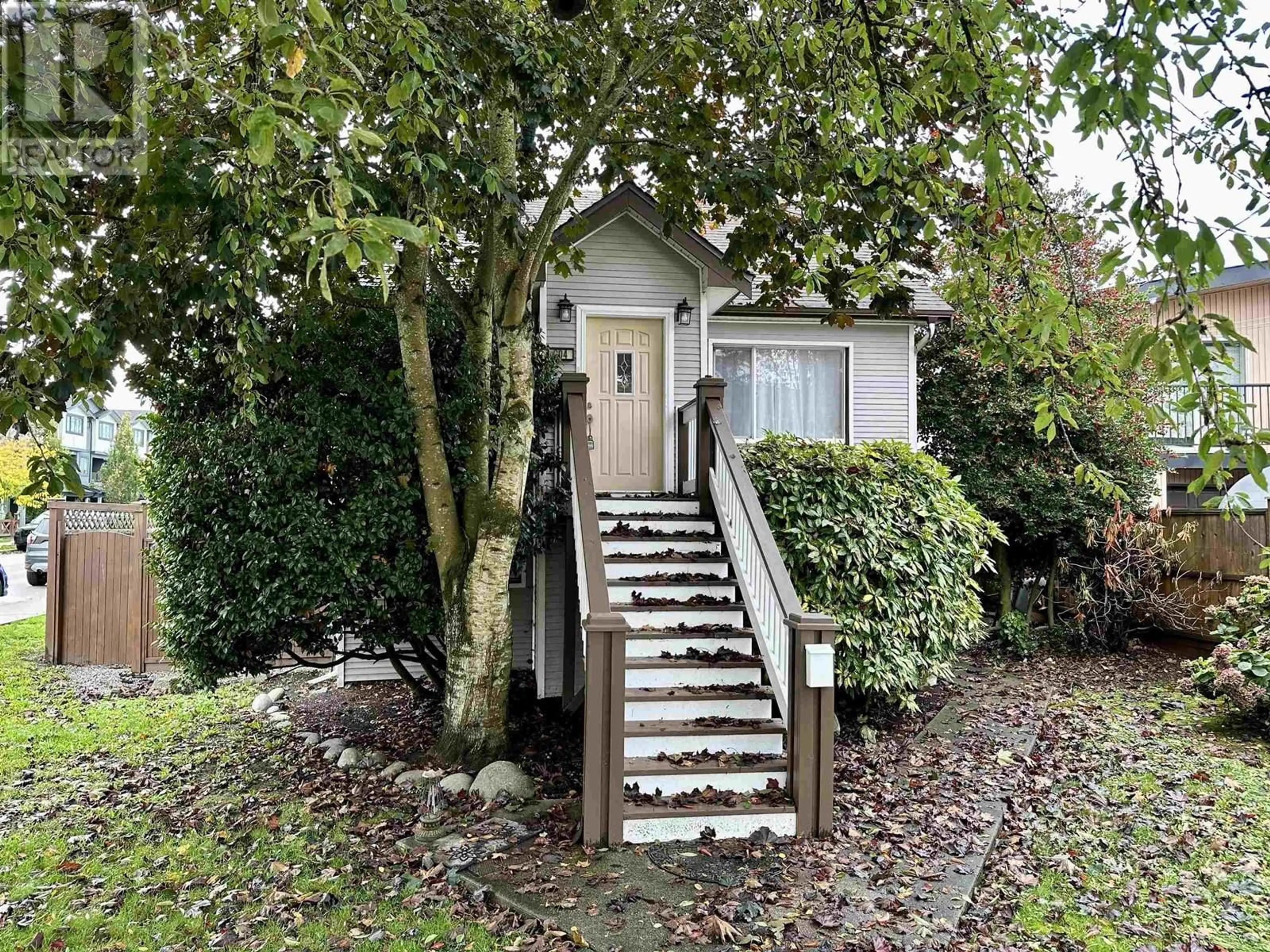 Frontside or backside of a home, cottage for 204 WOOD STREET, New Westminster British Columbia V3M5K4