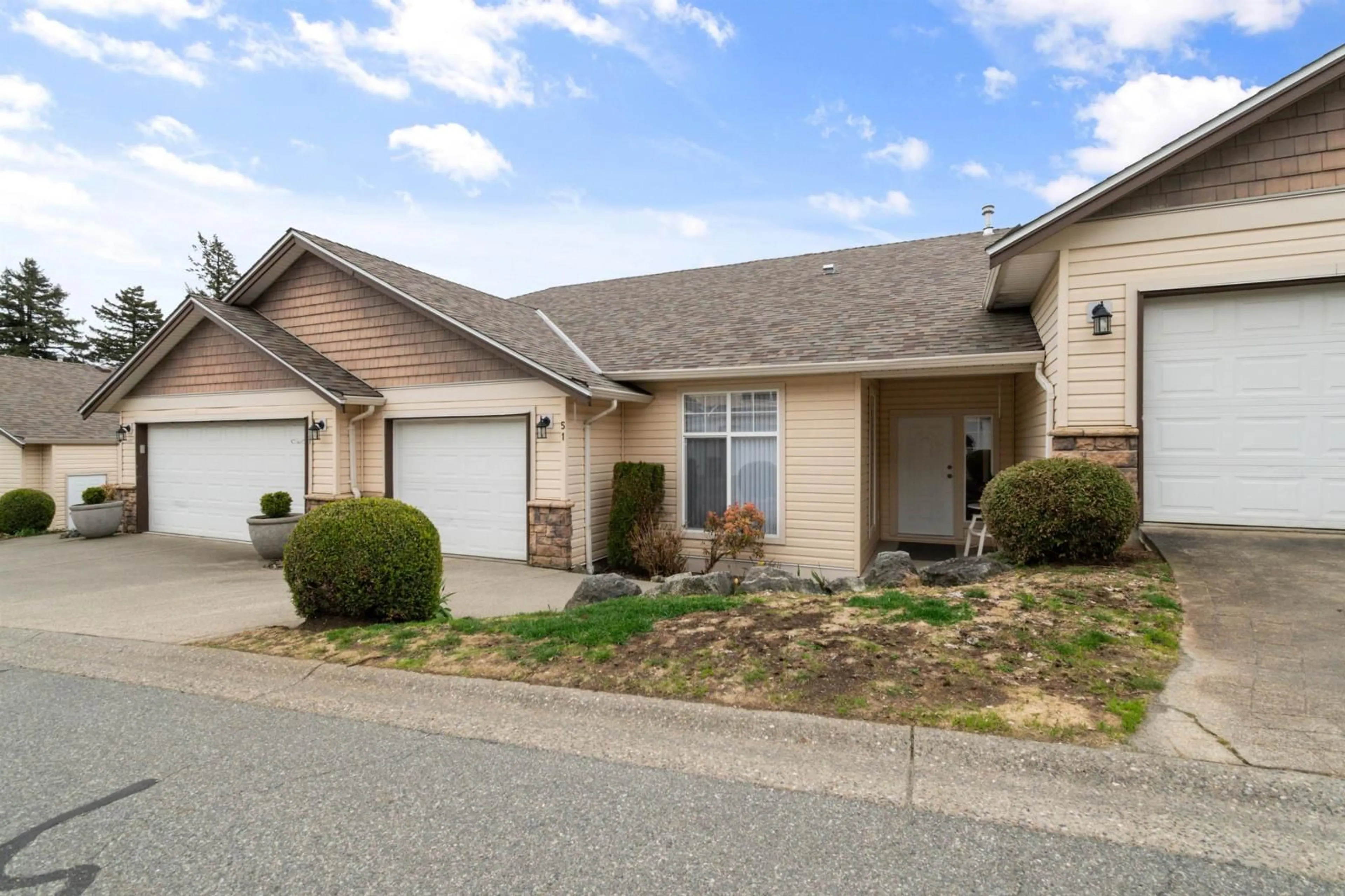 Frontside or backside of a home, the street view for 51 8590 SUNRISE DRIVE, Chilliwack British Columbia V2R3Z4