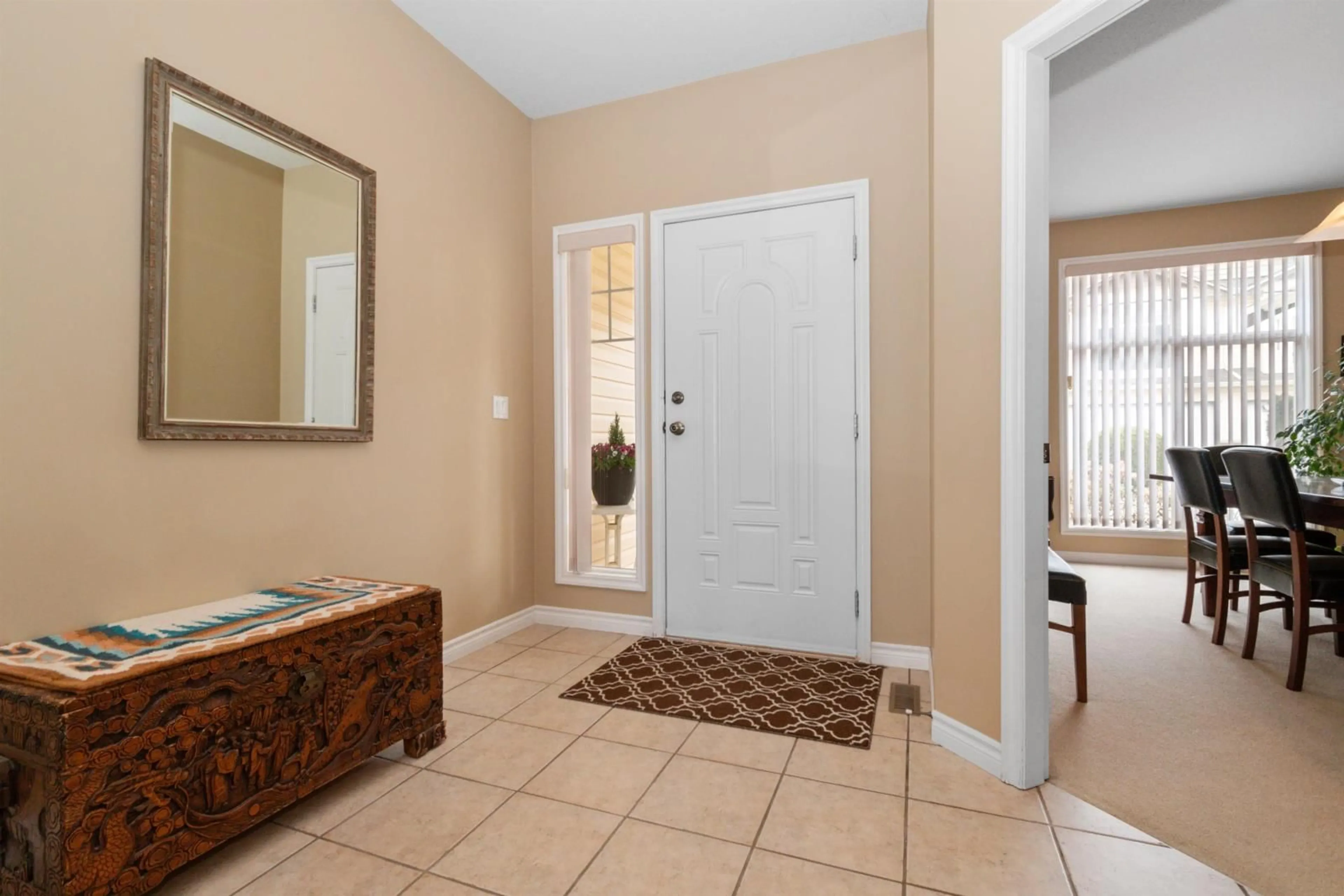 Indoor entryway, carpet floors for 51 8590 SUNRISE DRIVE, Chilliwack British Columbia V2R3Z4