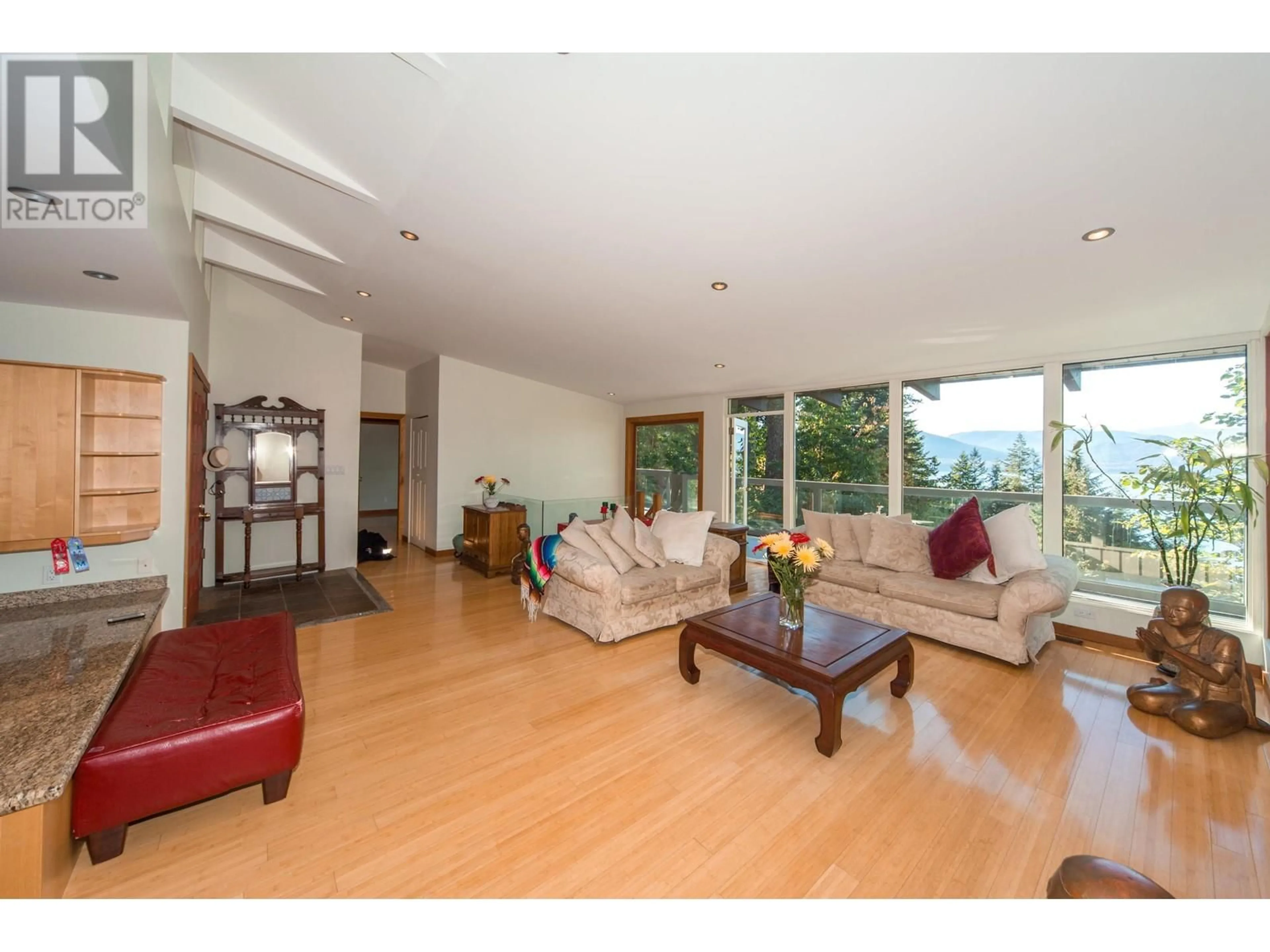 Living room, wood floors for 170 HIGHVIEW PLACE, Lions Bay British Columbia V0N2E0