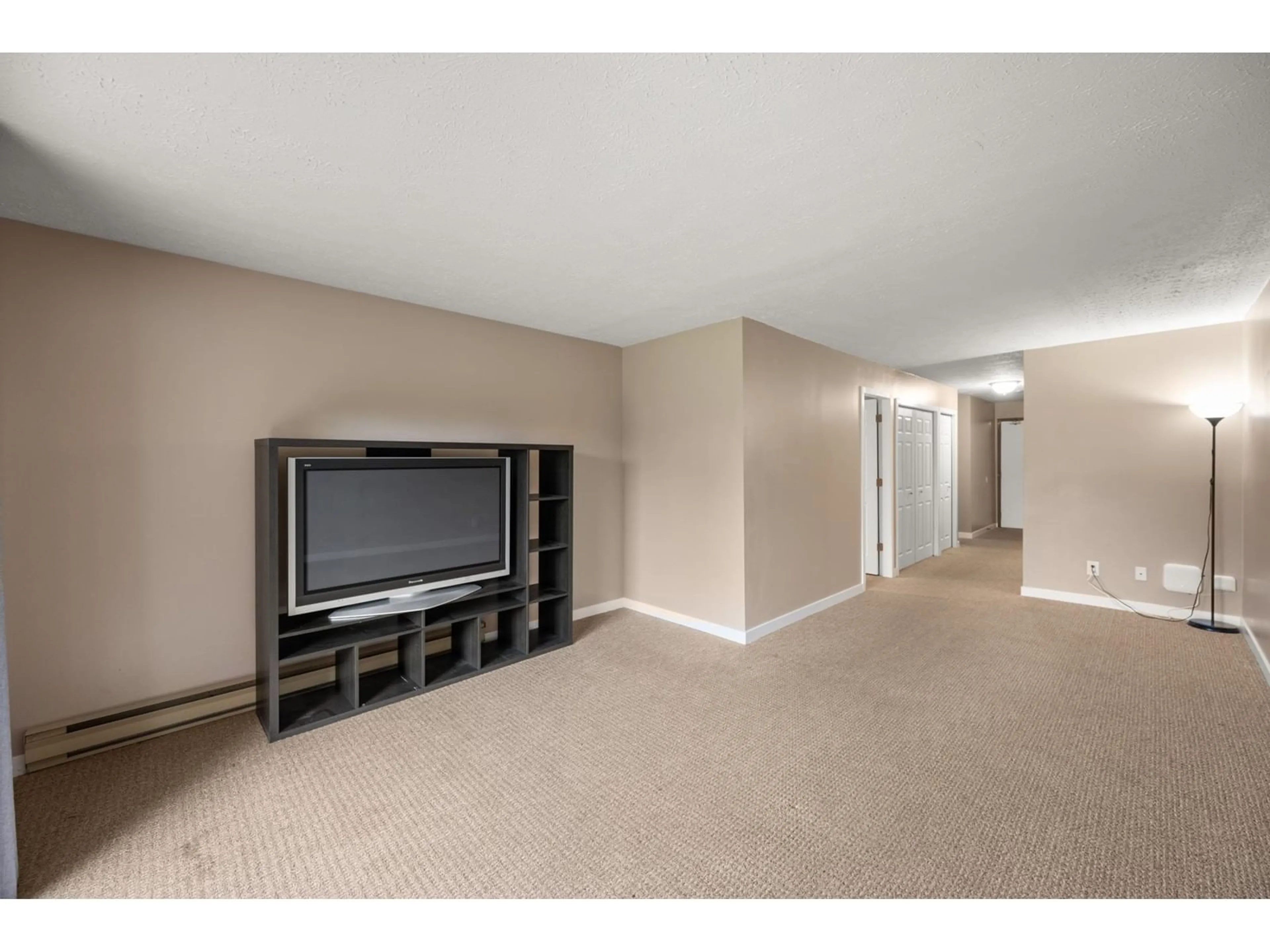 A pic of a room, carpet floors for 303 33870 FERN STREET, Abbotsford British Columbia V2S6C3