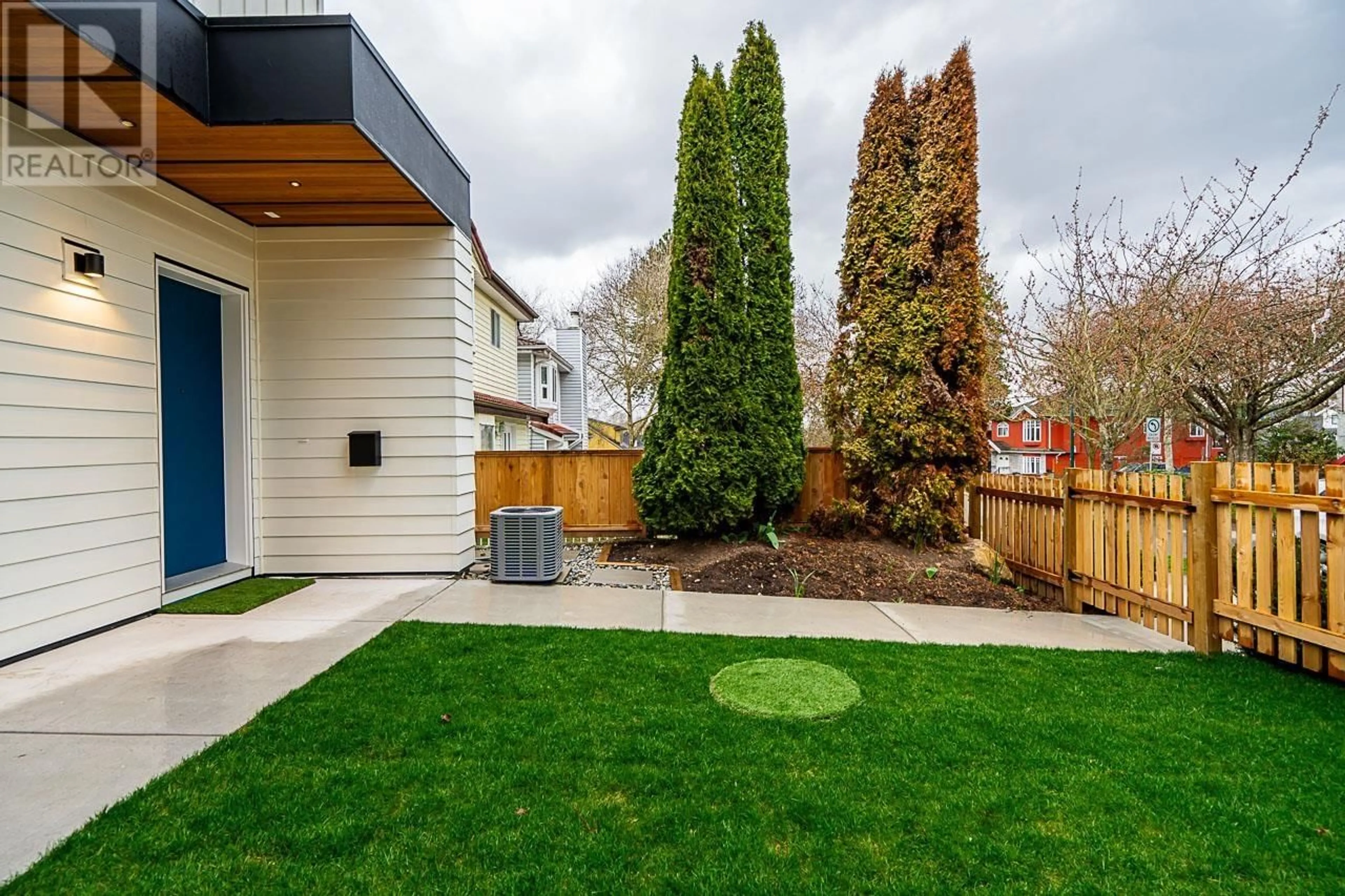 Patio, street for 2163 WILLIAM STREET, Vancouver British Columbia V5L2S2