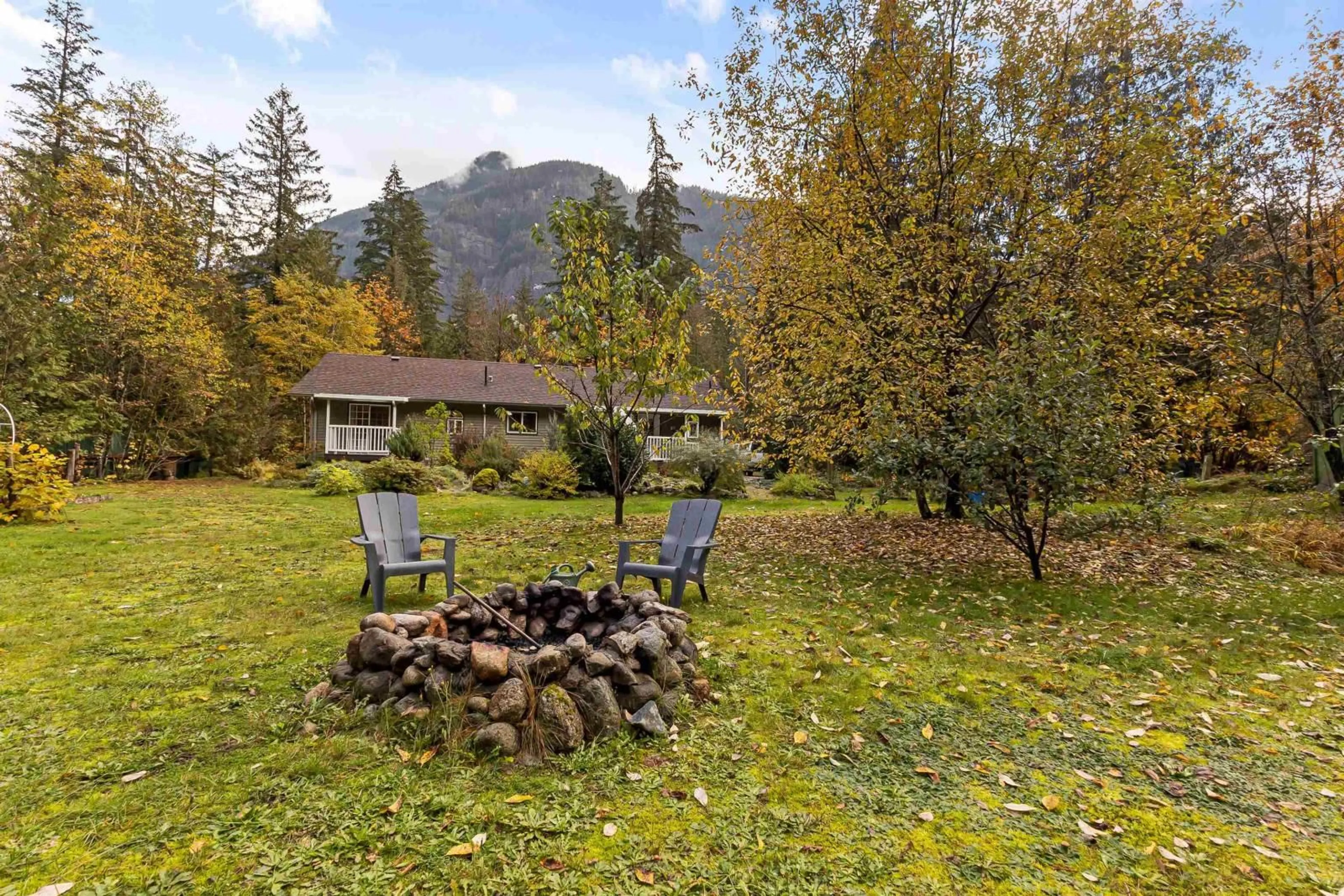 Patio, cottage for 19601 SILVER SKAGIT ROAD, Hope British Columbia V0X1L2