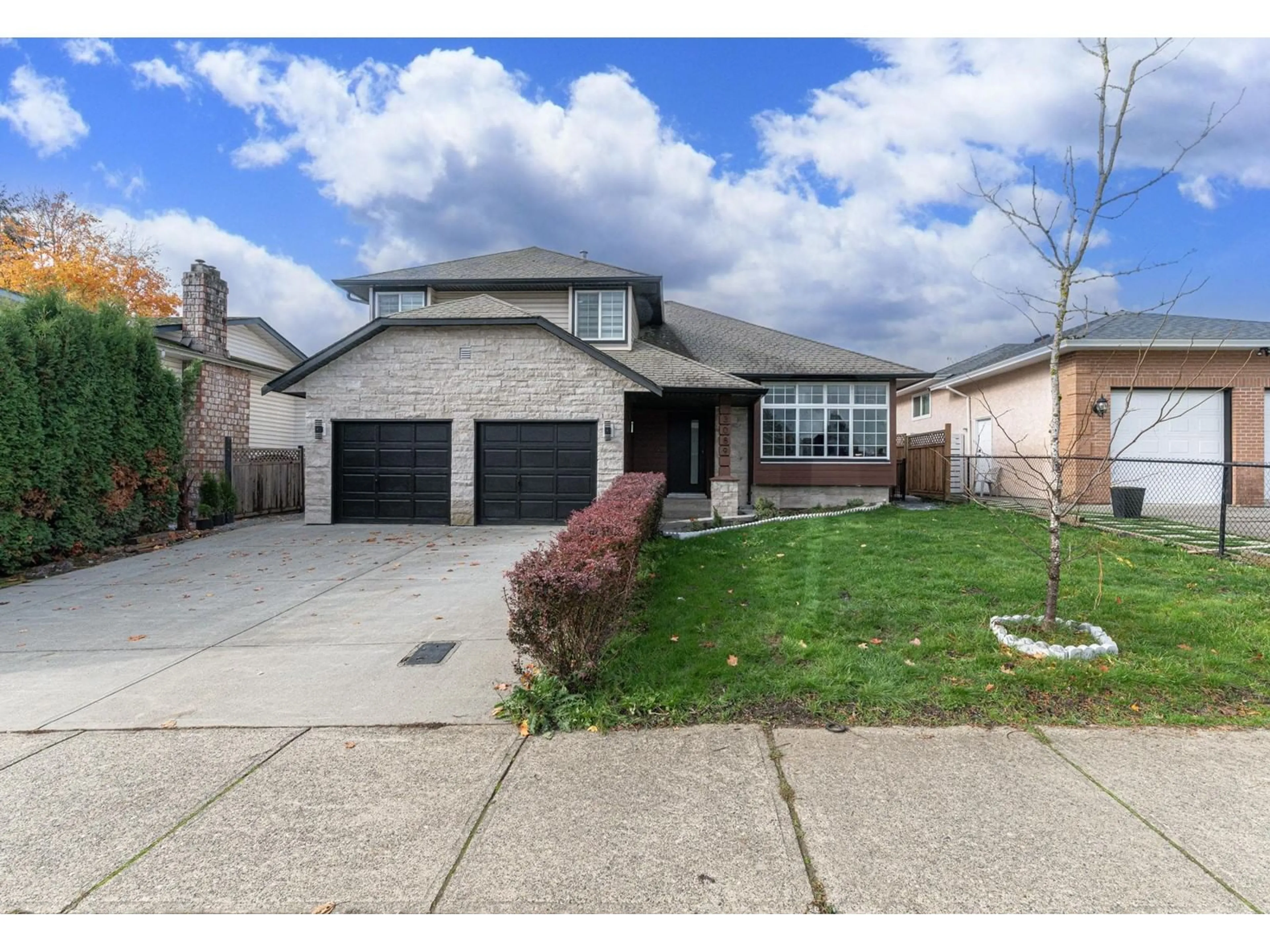 Frontside or backside of a home, the street view for 3089 GOLDFINCH STREET, Abbotsford British Columbia V2T5J4