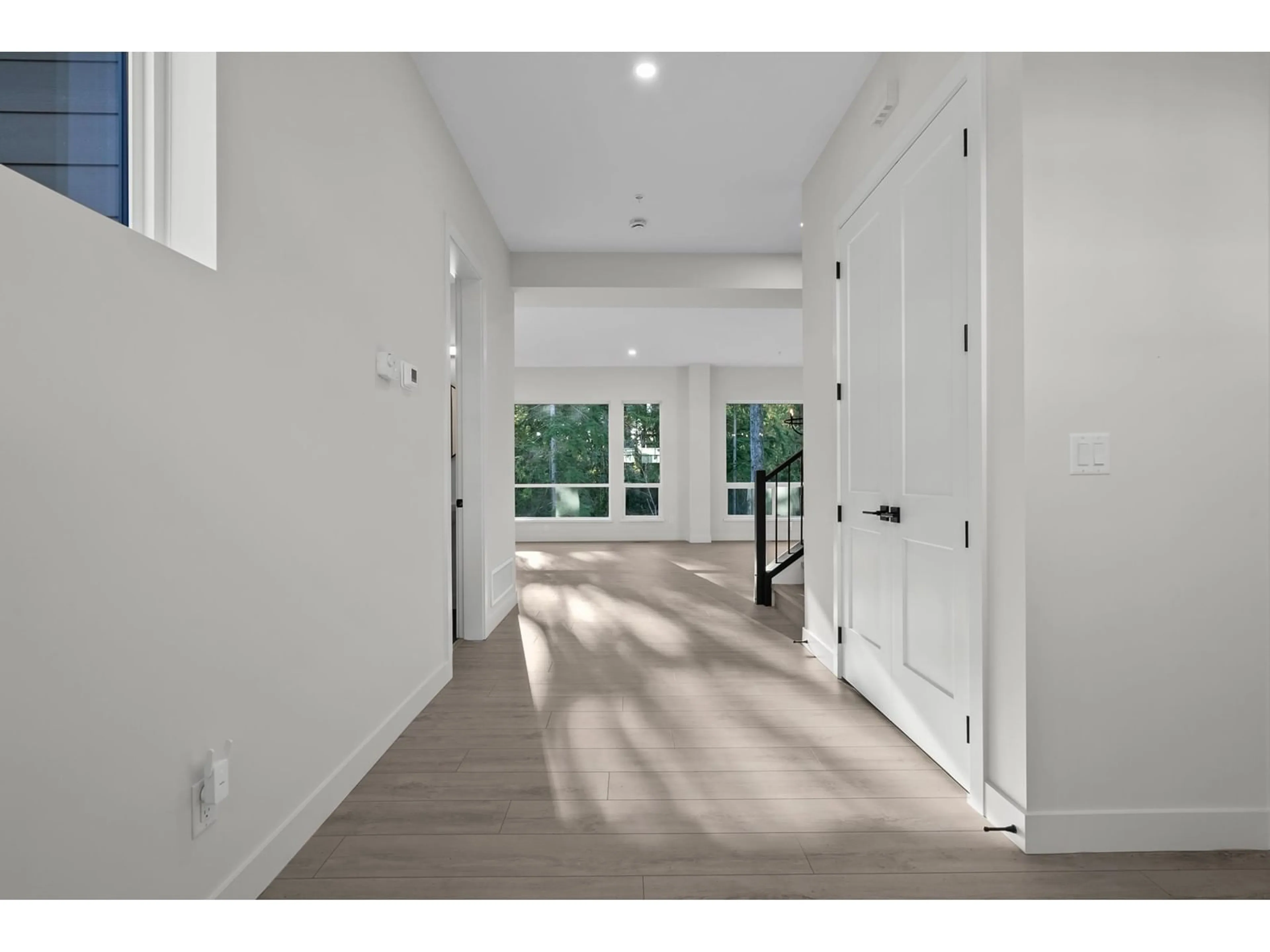 Indoor entryway, wood floors for 31504 MCCREATH PLACE, Mission British Columbia V4S1E6