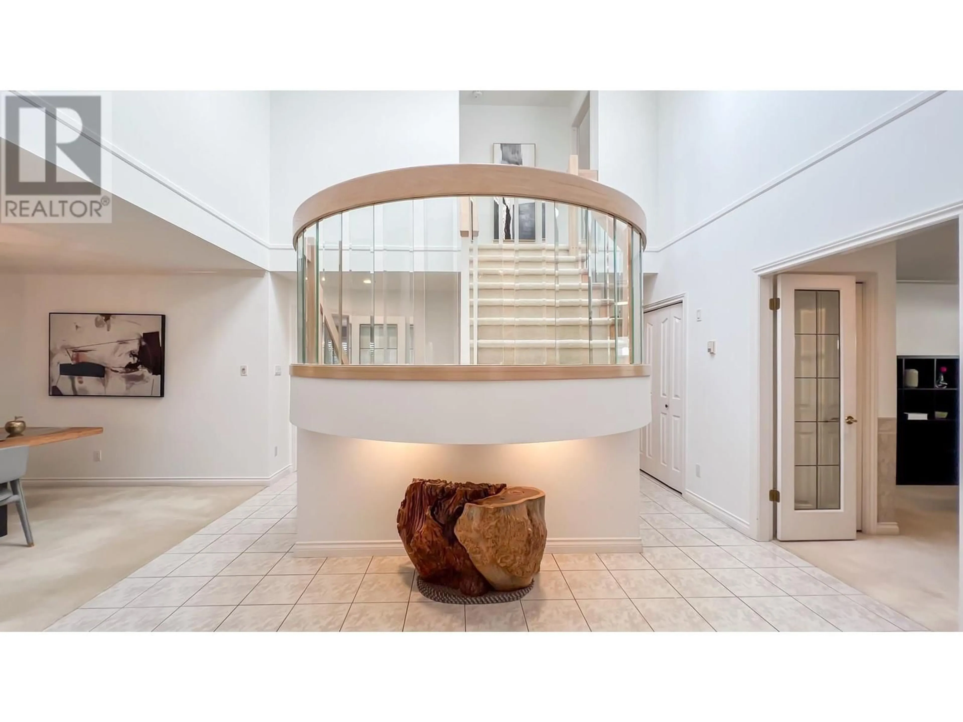 Indoor foyer, wood floors for 5611 BARNARD DRIVE, Richmond British Columbia V7C5N4