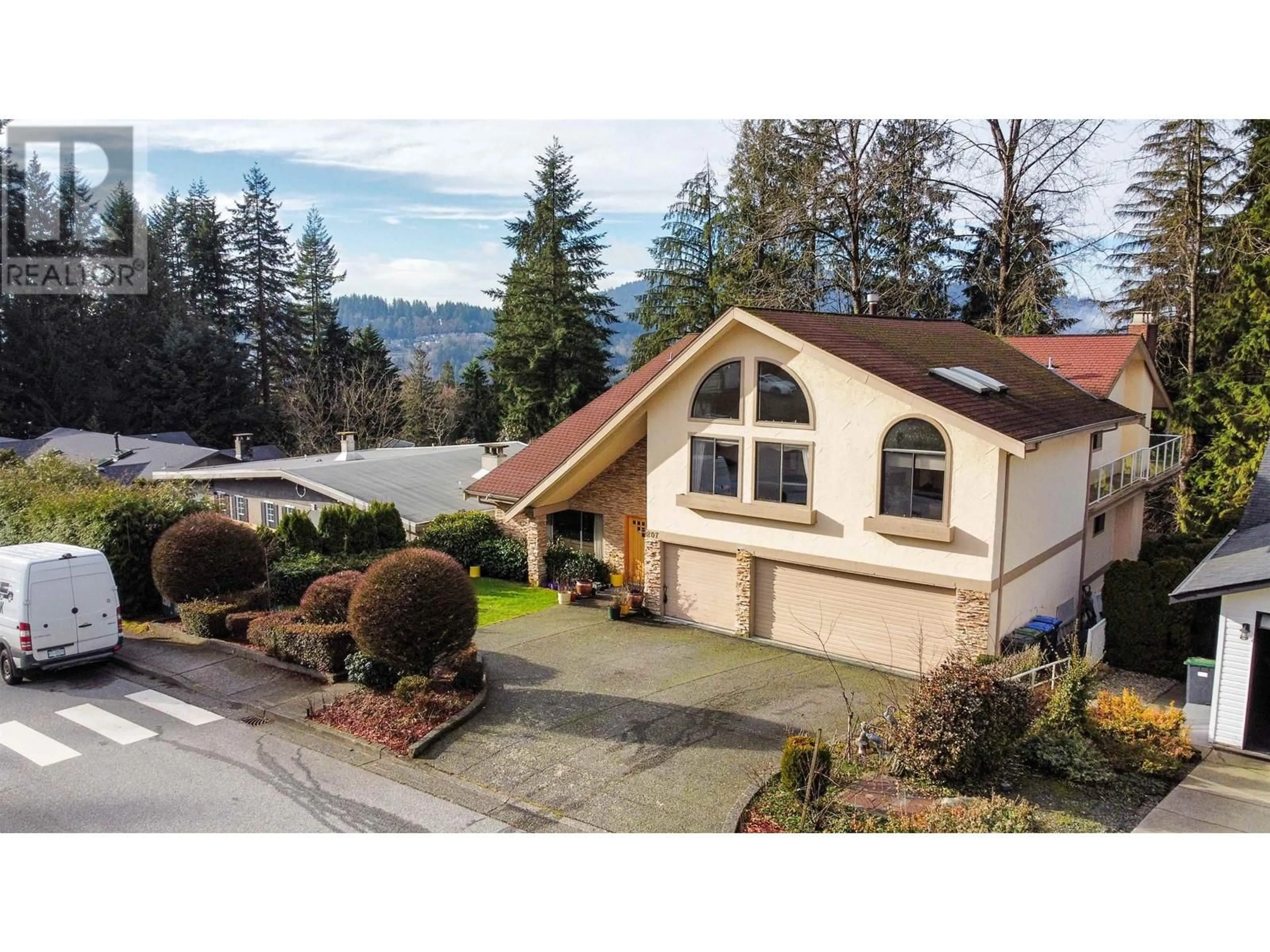 Frontside or backside of a home, the street view for 207 APRIL ROAD, Port Moody British Columbia V3H3V3