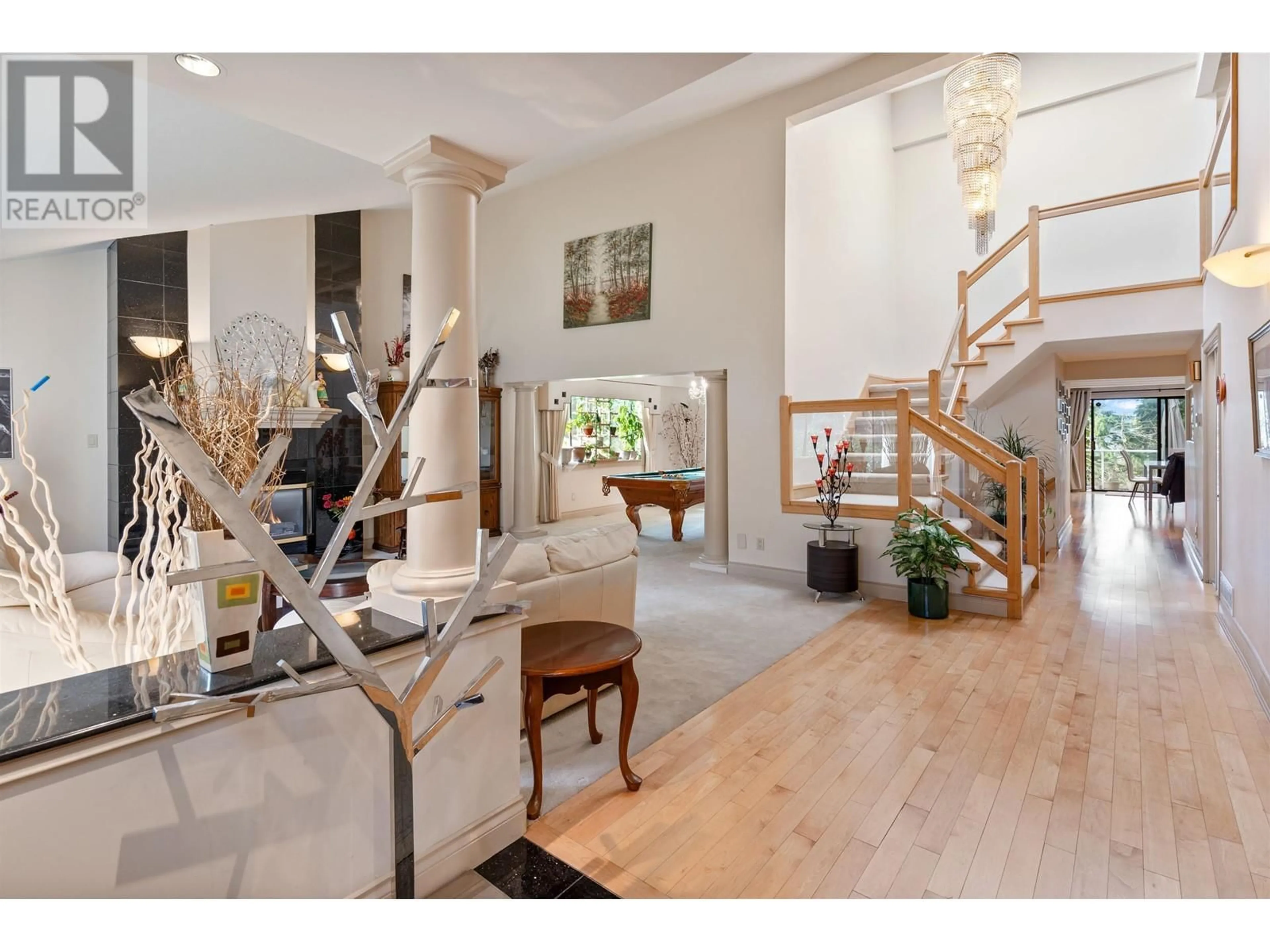 Indoor foyer, wood floors for 207 APRIL ROAD, Port Moody British Columbia V3H3V3