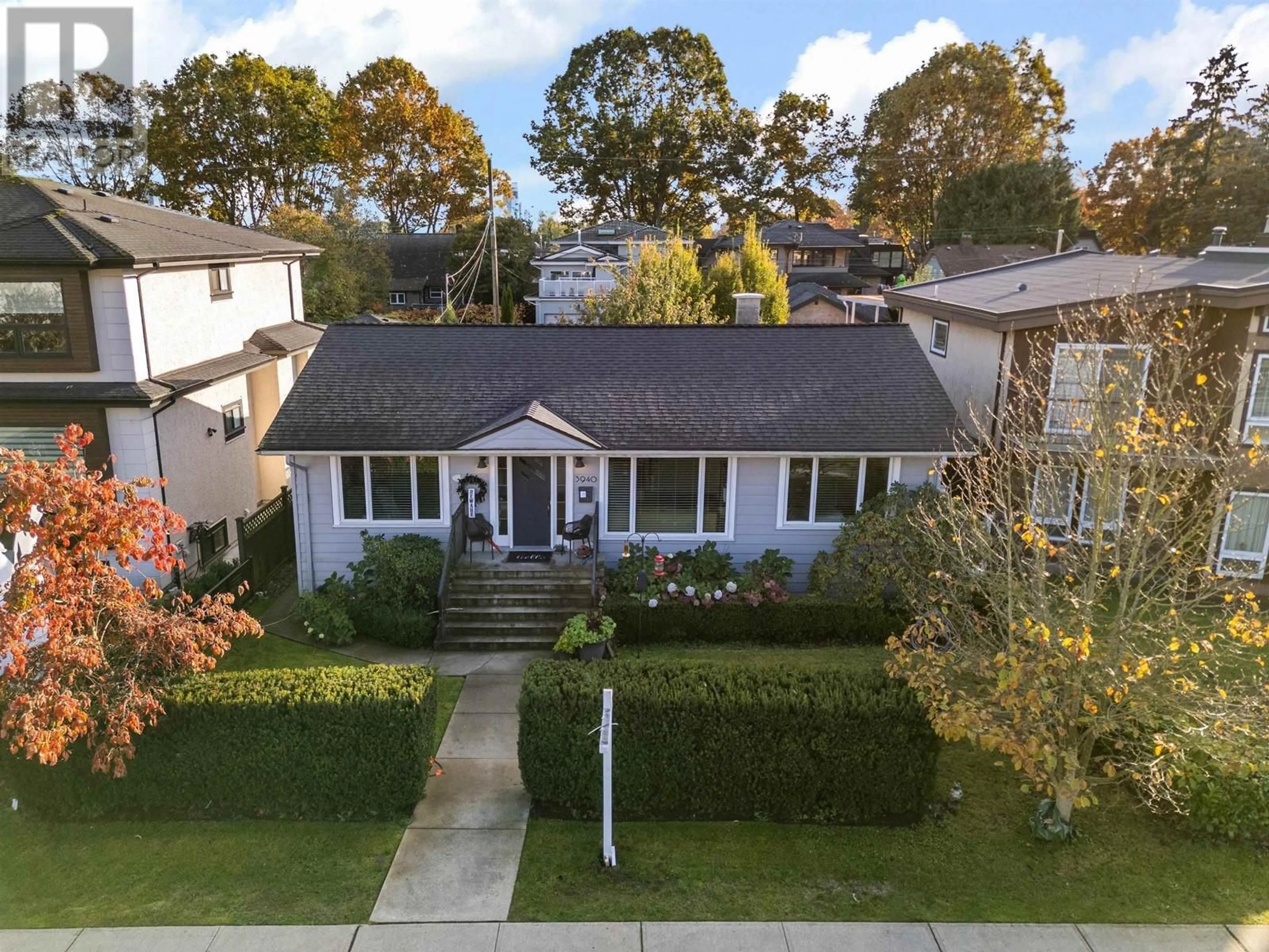 Frontside or backside of a home, the street view for 3940 ETON STREET, Burnaby British Columbia V5C1J5