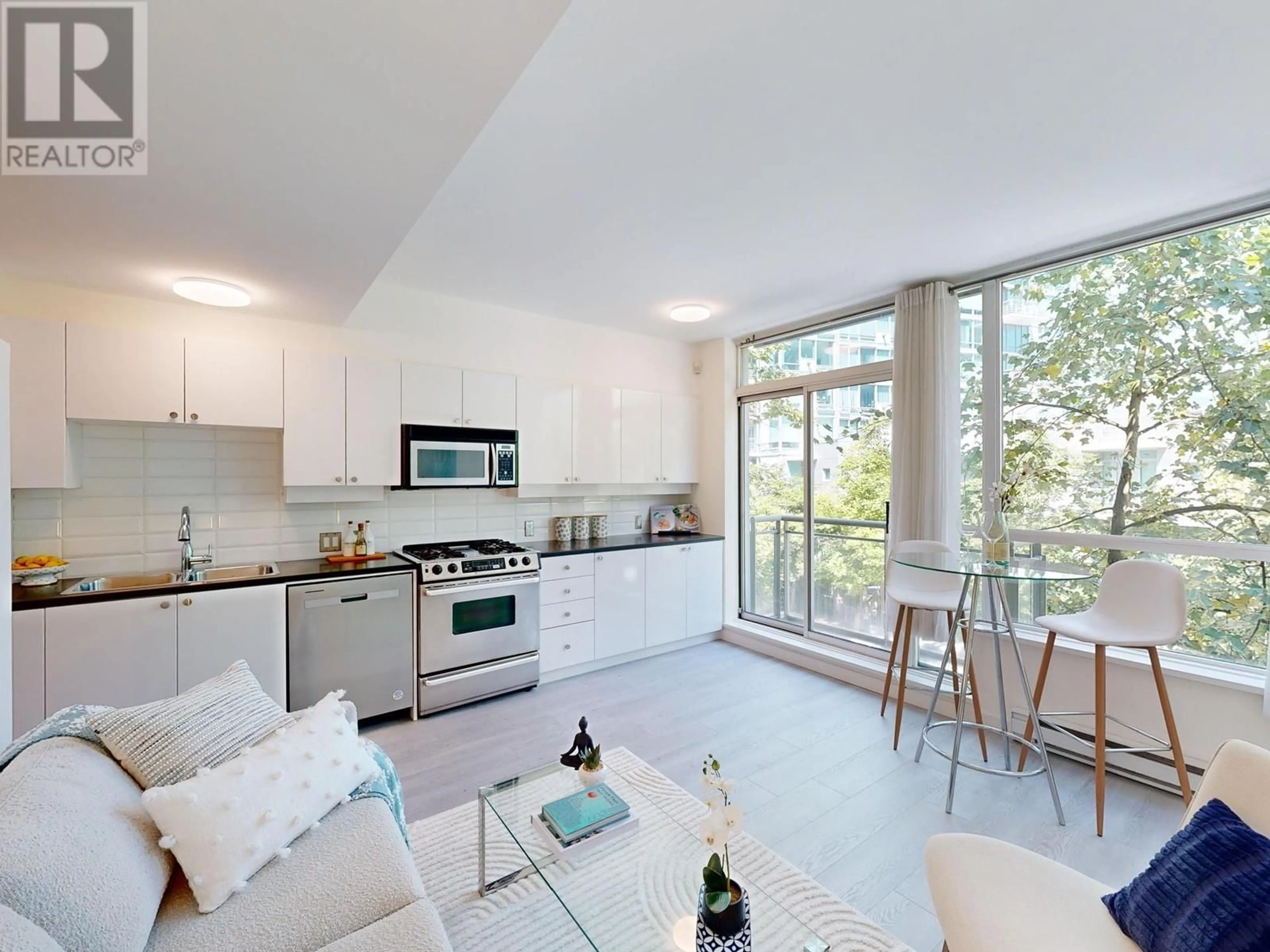 Open concept kitchen for 308 1478 W HASTINGS STREET, Vancouver British Columbia V6G3J6