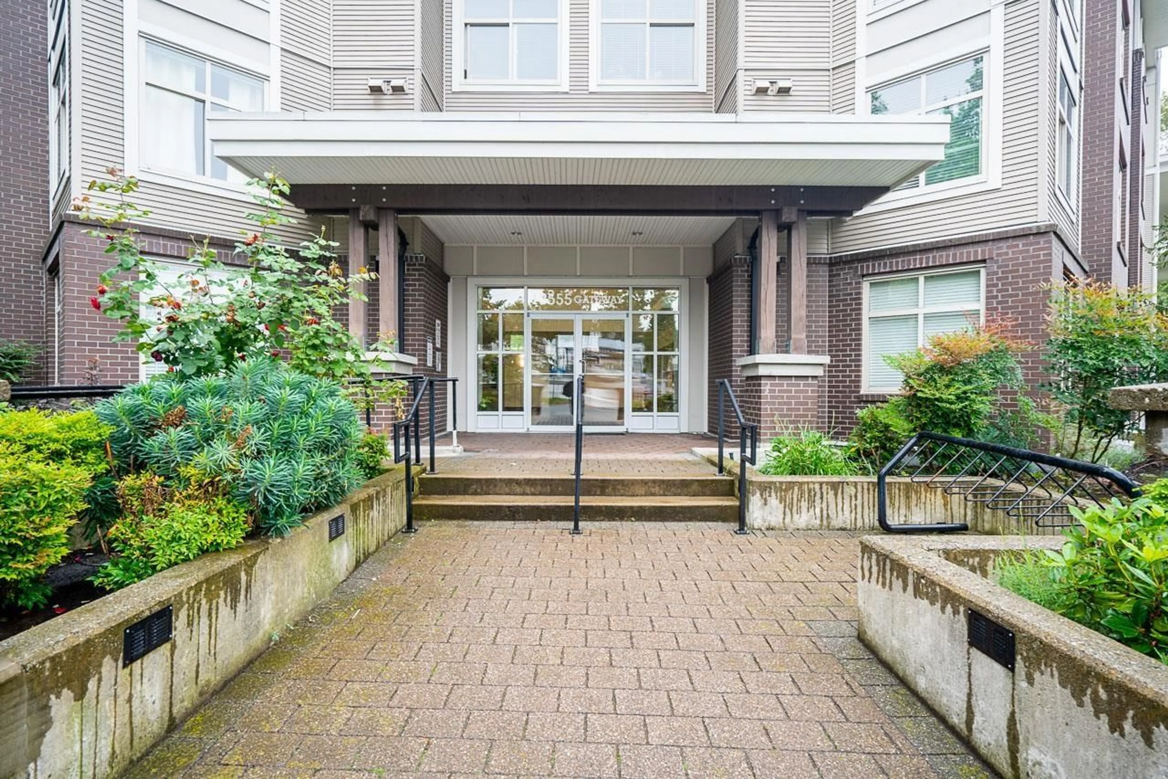 Indoor foyer, unknown floor for 207 13555 GATEWAY DRIVE, Surrey British Columbia V3T0B5