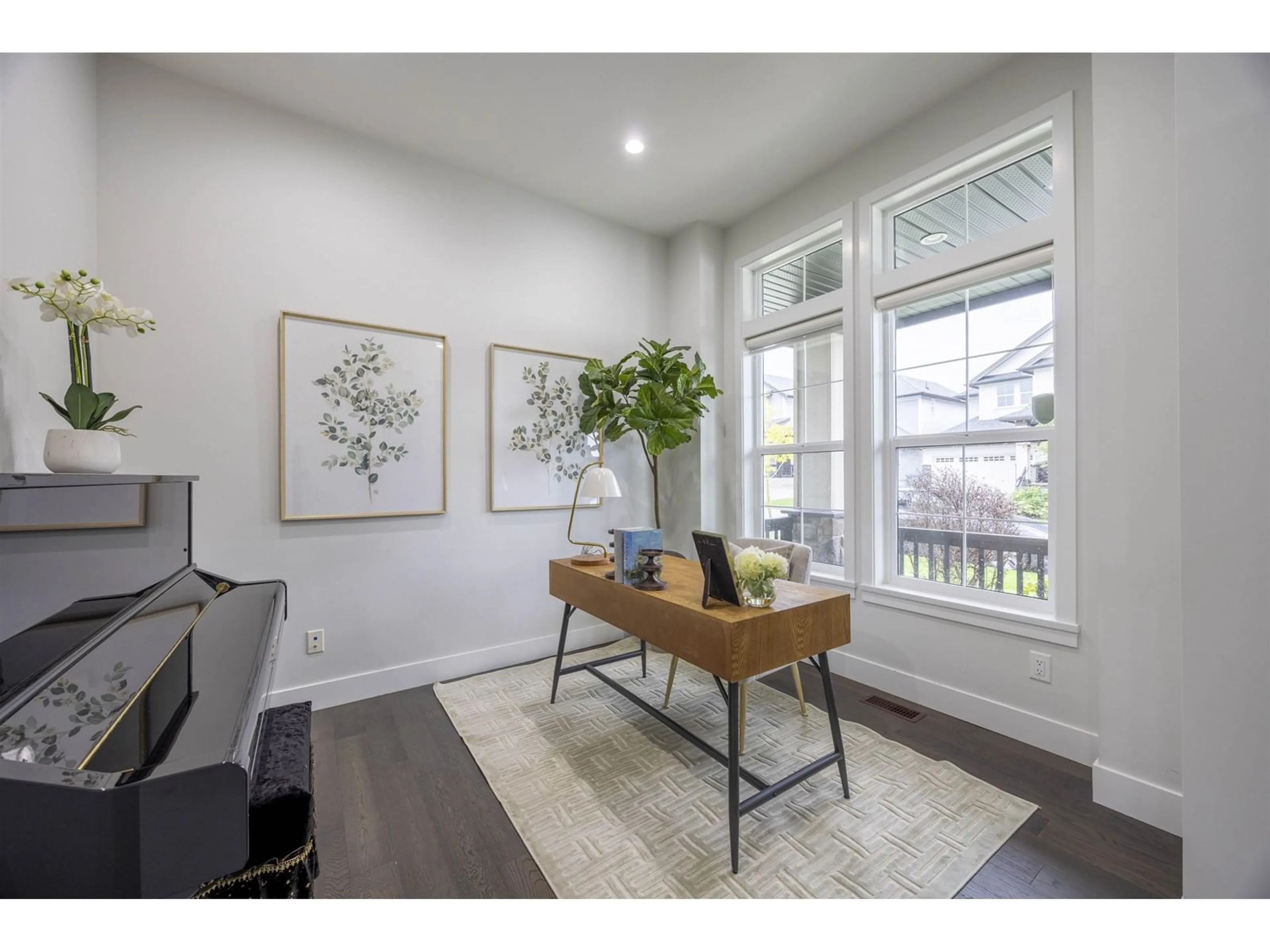 Indoor entryway, wood floors for 18023 67A AVENUE, Surrey British Columbia V3S7H7