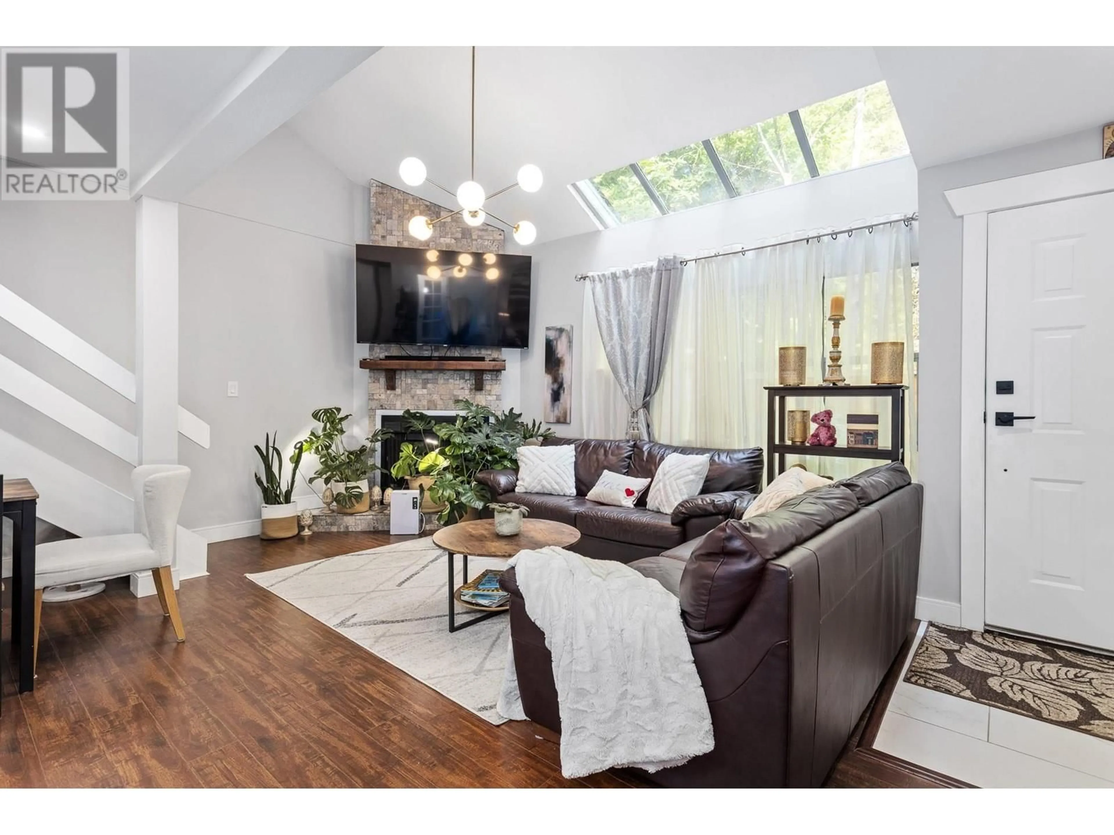 Living room, wood floors for 15 7540 ABERCROMBIE DRIVE, Richmond British Columbia V6Y3J8