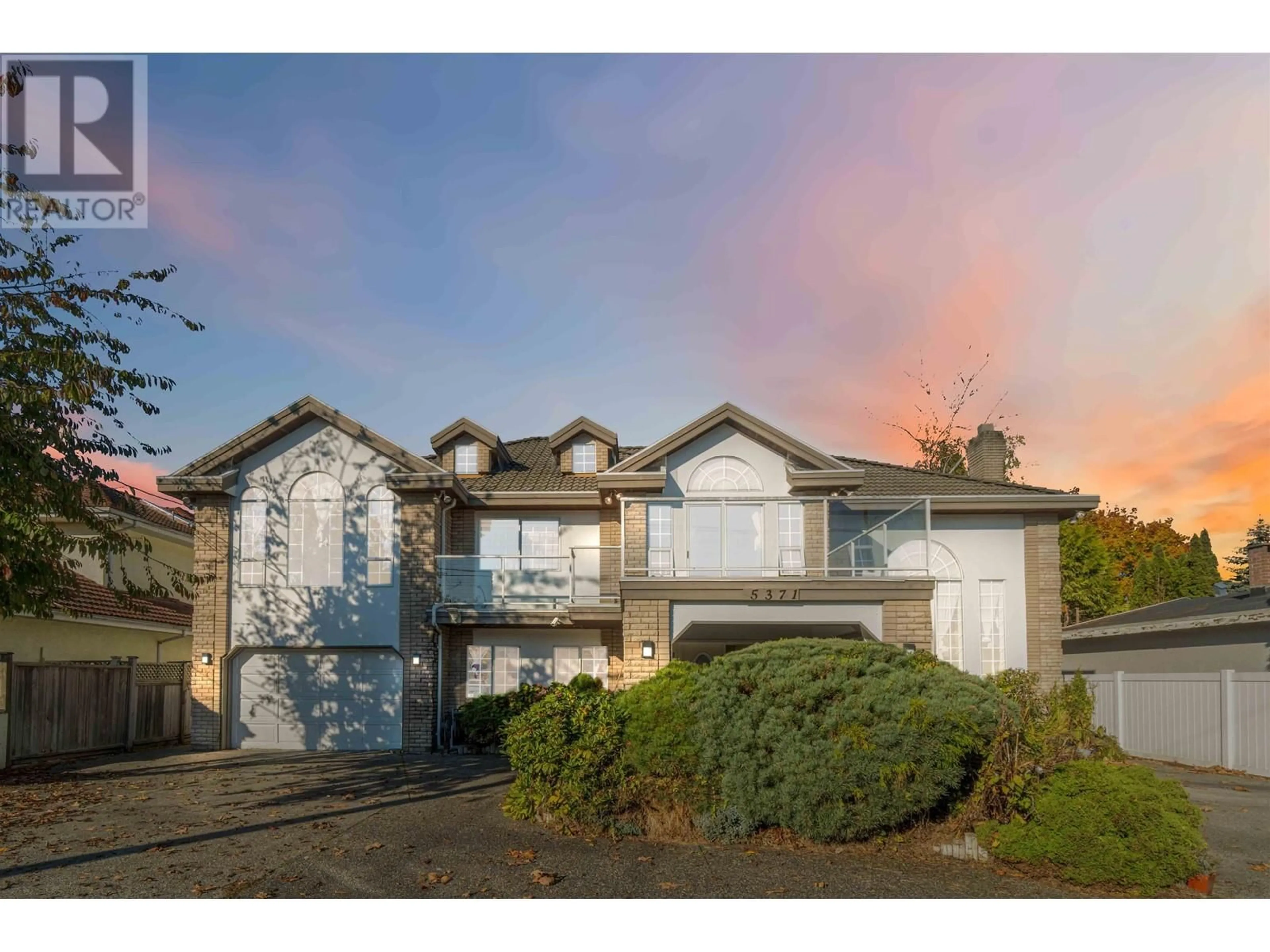 Frontside or backside of a home for 5371 BLUNDELL ROAD, Richmond British Columbia V7C1H3