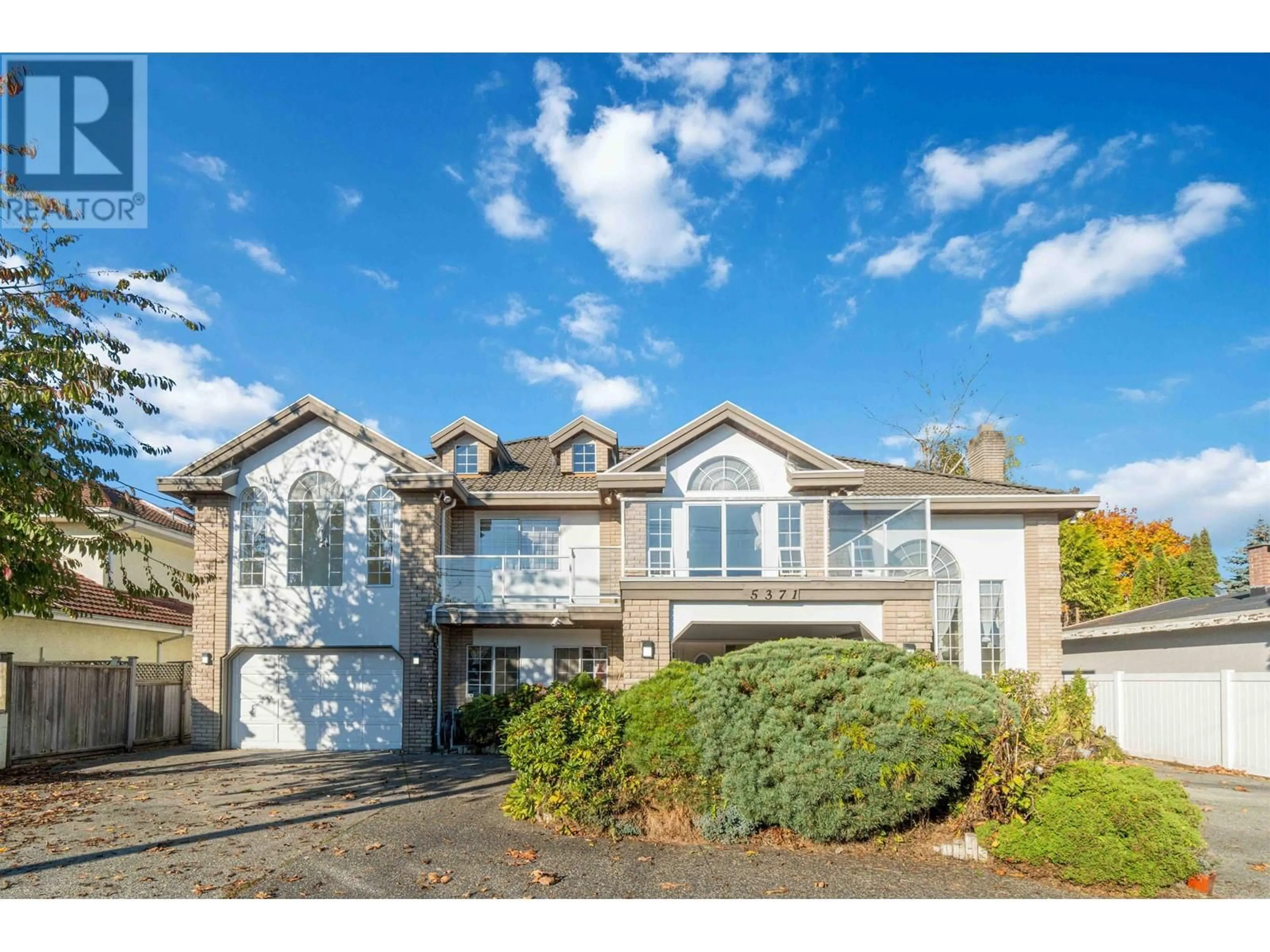 Frontside or backside of a home for 5371 BLUNDELL ROAD, Richmond British Columbia V7C1H3