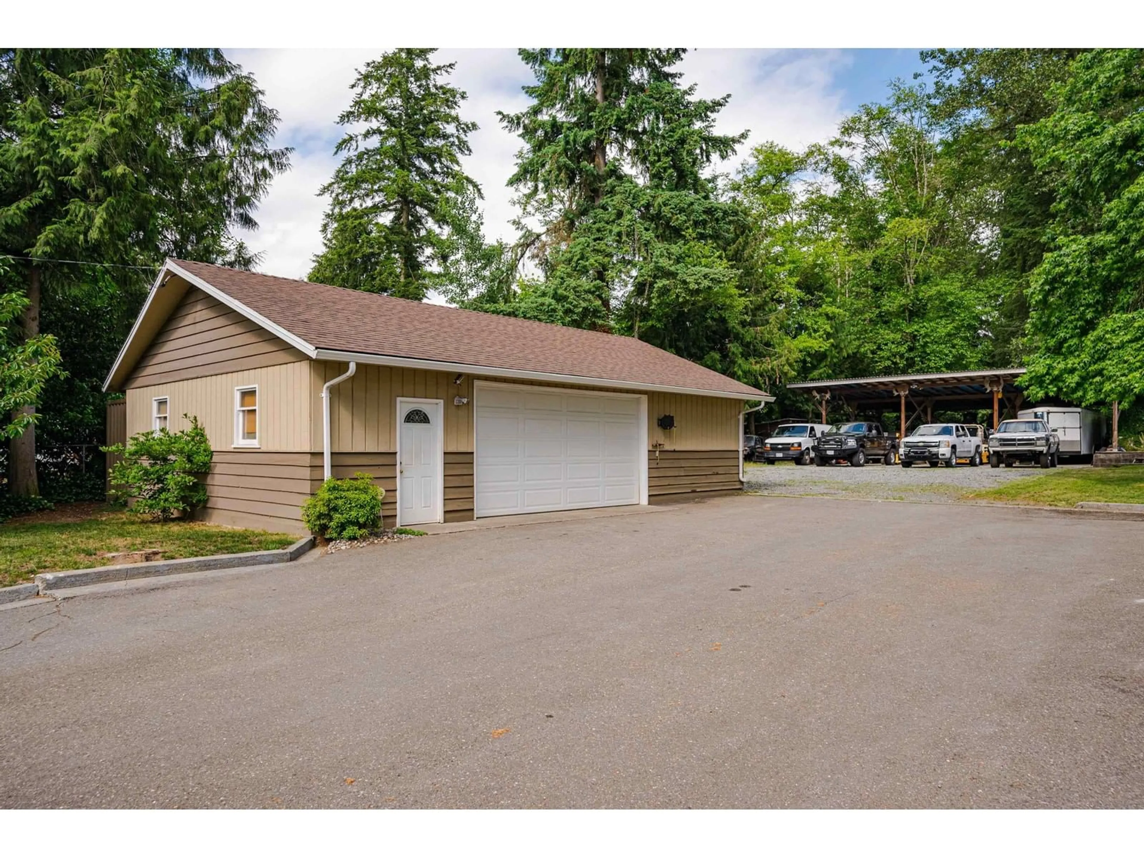 Indoor garage for 5032 236 STREET, Langley British Columbia V2Z2S7