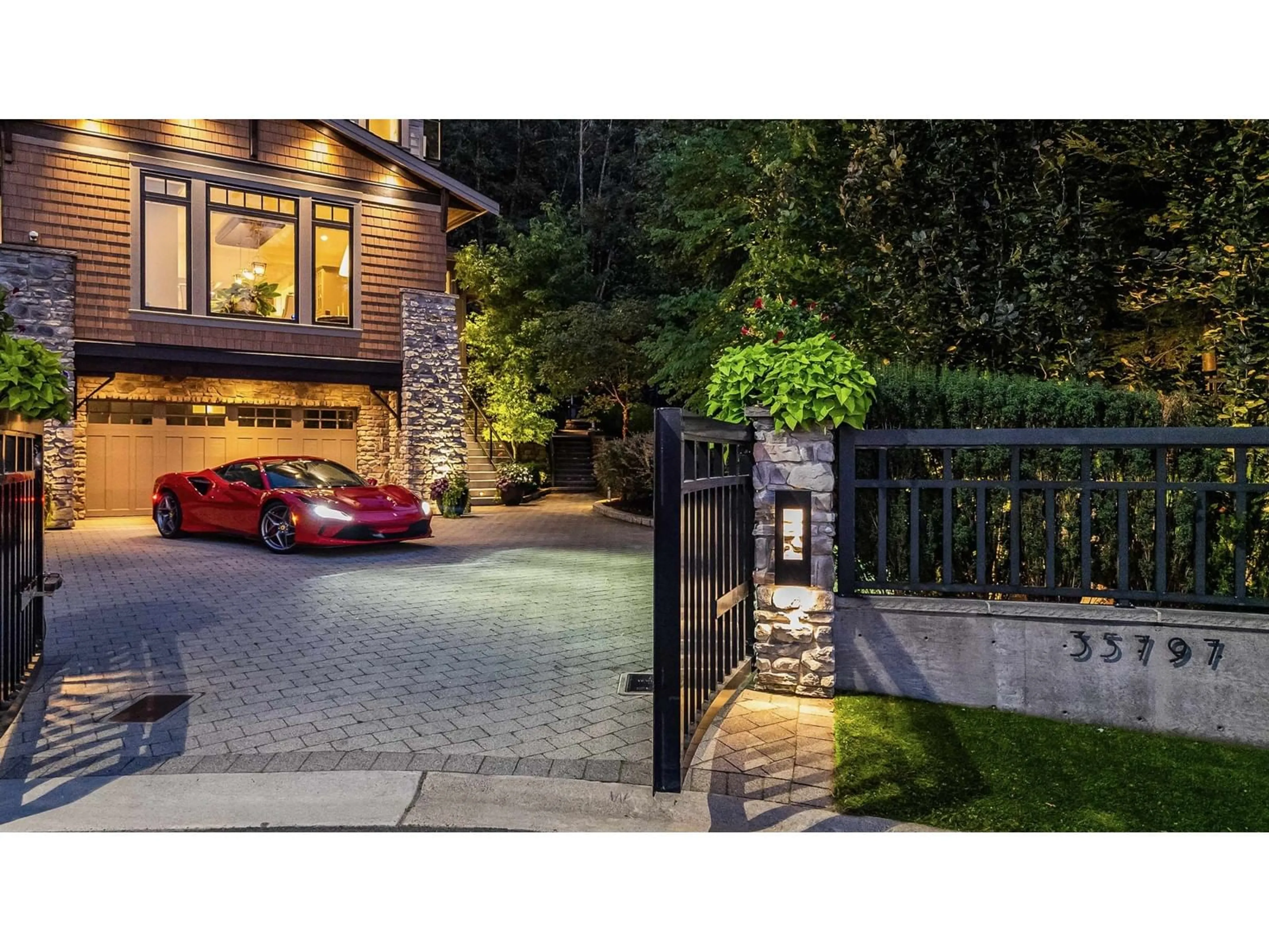 Indoor garage, ceramic floors for 35797 LEDGEVIEW DRIVE, Abbotsford British Columbia V3G2Z2